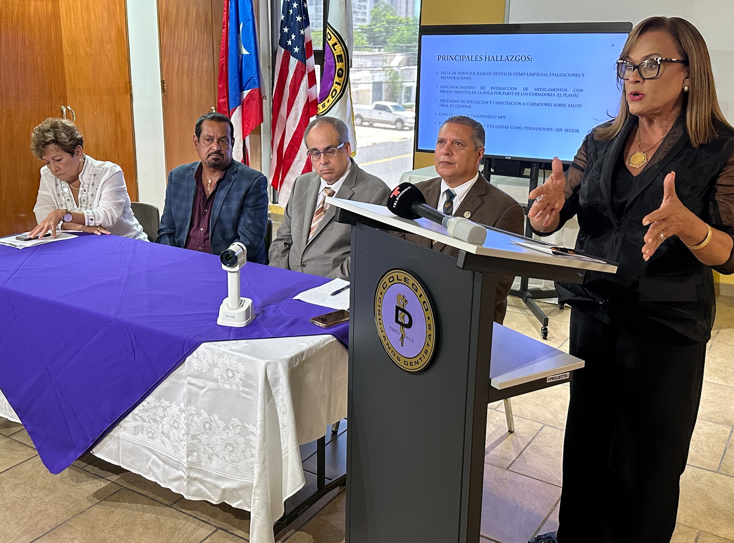 Dra. Ivette Rodríguez Vicens, directora de Comisión de Educación a la Comunidad del Colegio de Cirujanos Dentistas, explica los hallazgos del cernimiento realizado por dentistas voluntarios en adultos mayores, albergados en centros de cuido.
