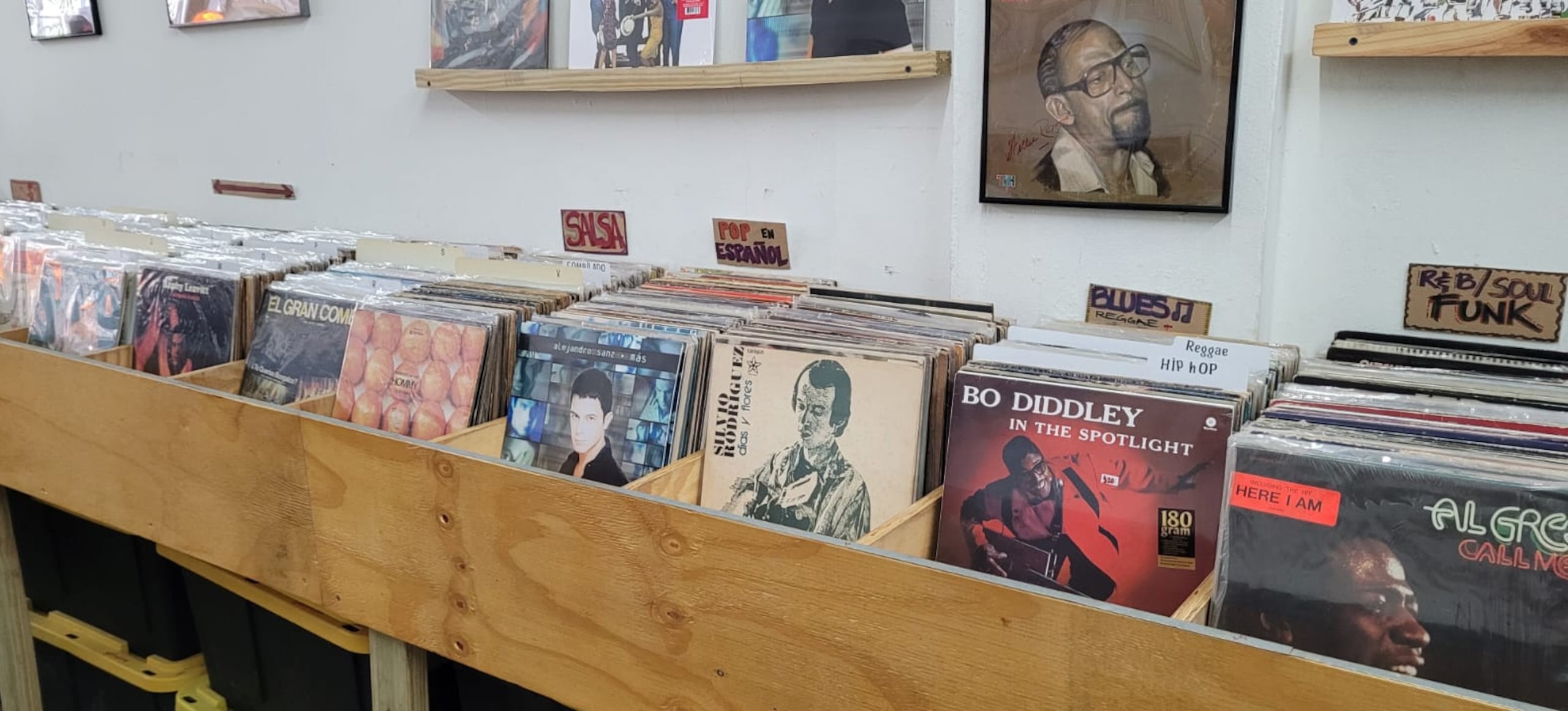 Discotecario es una tienda de discos de vinilo ubicada en la calle Cerra, en Santurce.