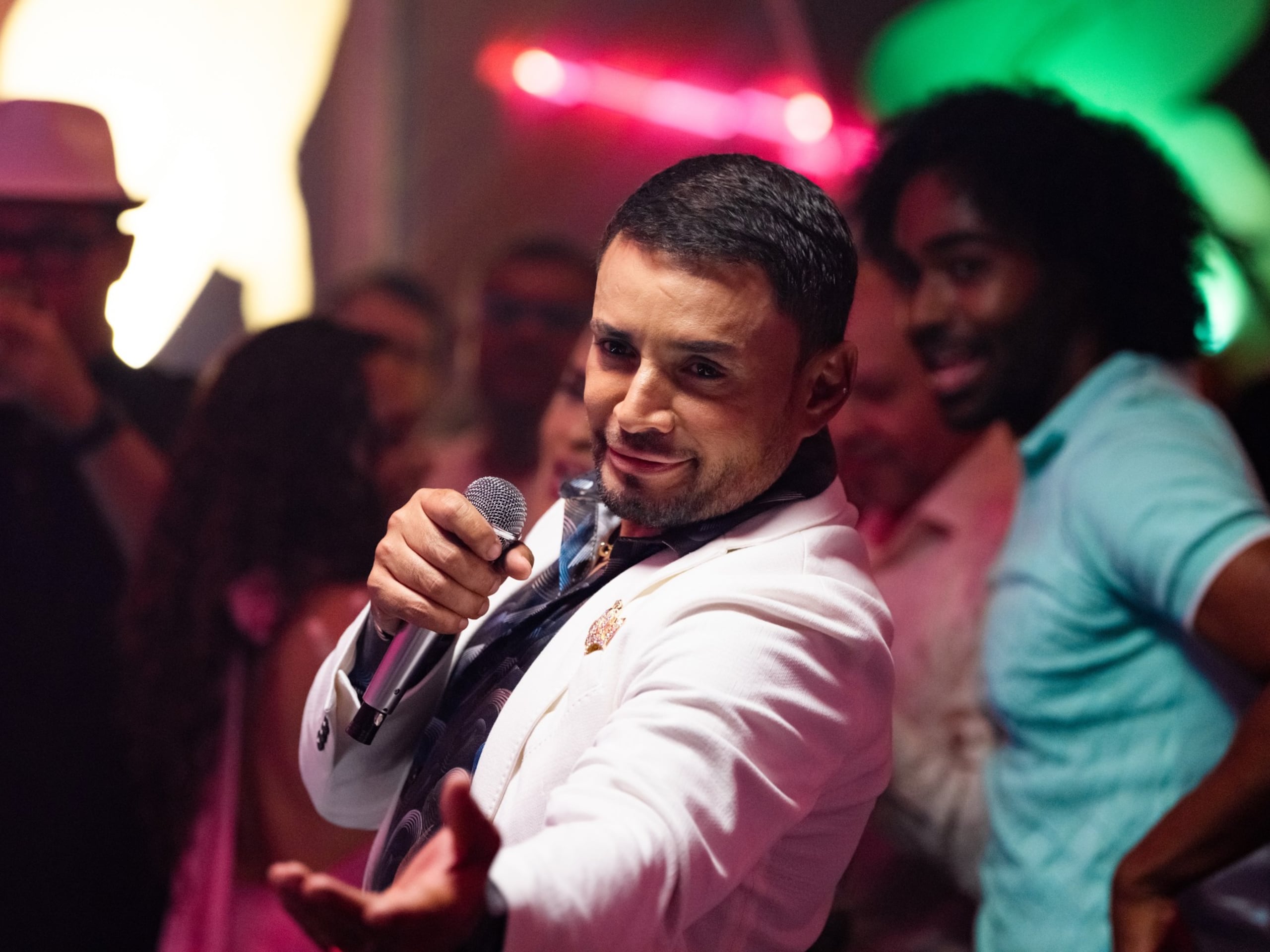 El artista recreó una de las famosas presentaciones que tuvo en aquellos días en Collage, de Manatí, con la interpretación de “Una fotografía”.