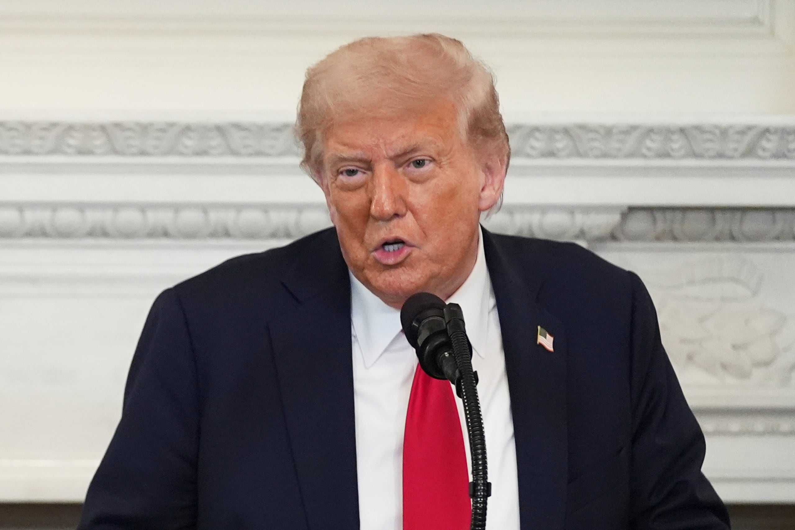 El presidente Donald Trump habla durante el almuerzo de la Oficina de Fe de la Casa Blanca en el Comedor de Estado, 14 de julio de 2025, en Washington.