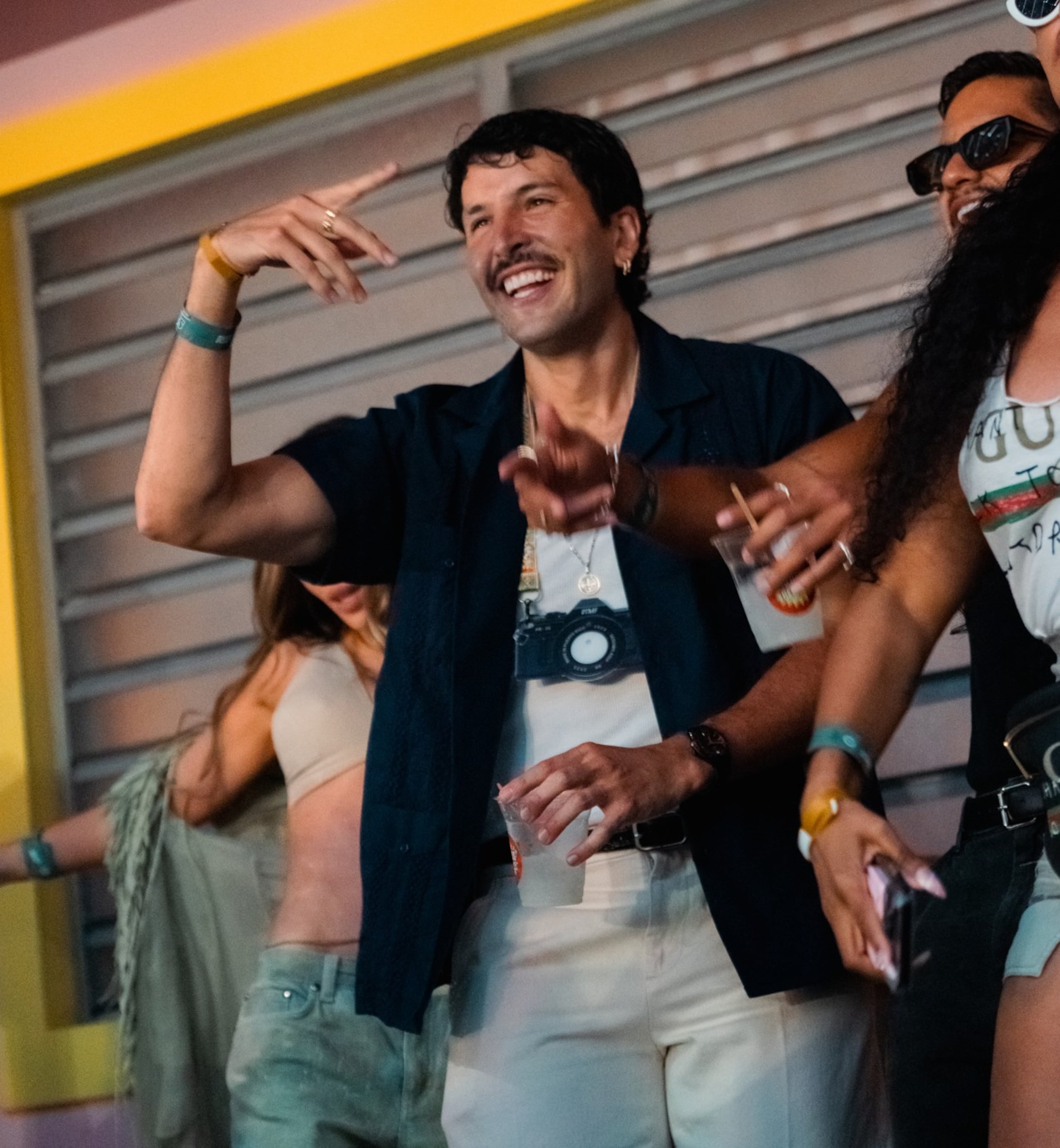 Sebastián Yatra y Belinda visitaron la icónica casa de Bad Bunny en el recinto.