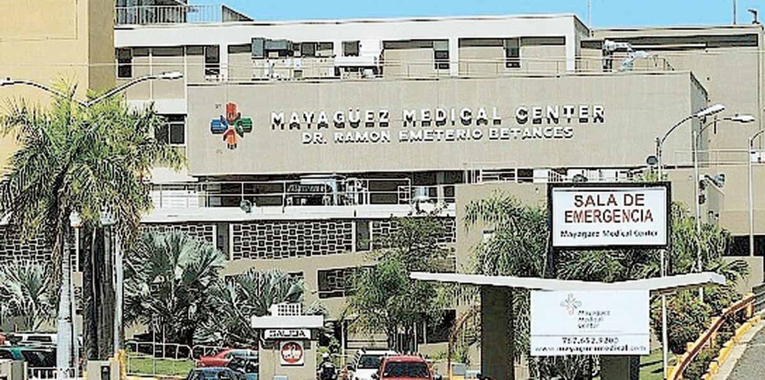 Fragmentos de cristal que cayeron sobre el individuo le provocaron heridas, por lo que fue llevado al Centro Médico Ramón Emeterio Betances en Mayagüez. (Archivo / GFR Media)