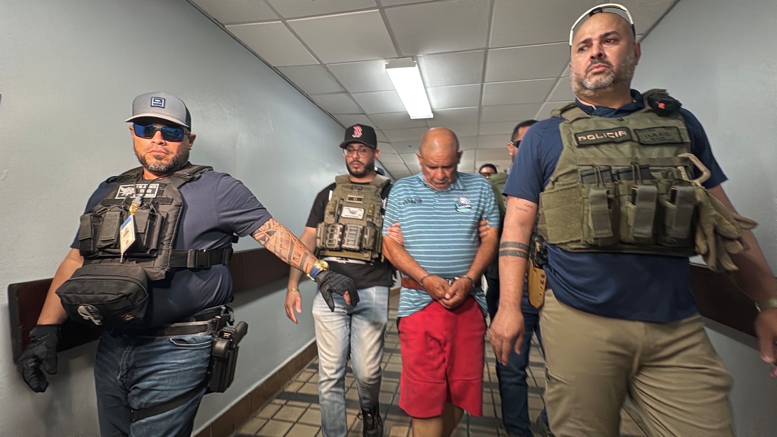 Carlos Manuel Estefano Pino, de 67 años, fue detenido por oficiales del Departamento de Corrección y Rehabilitación, y de la Policía.