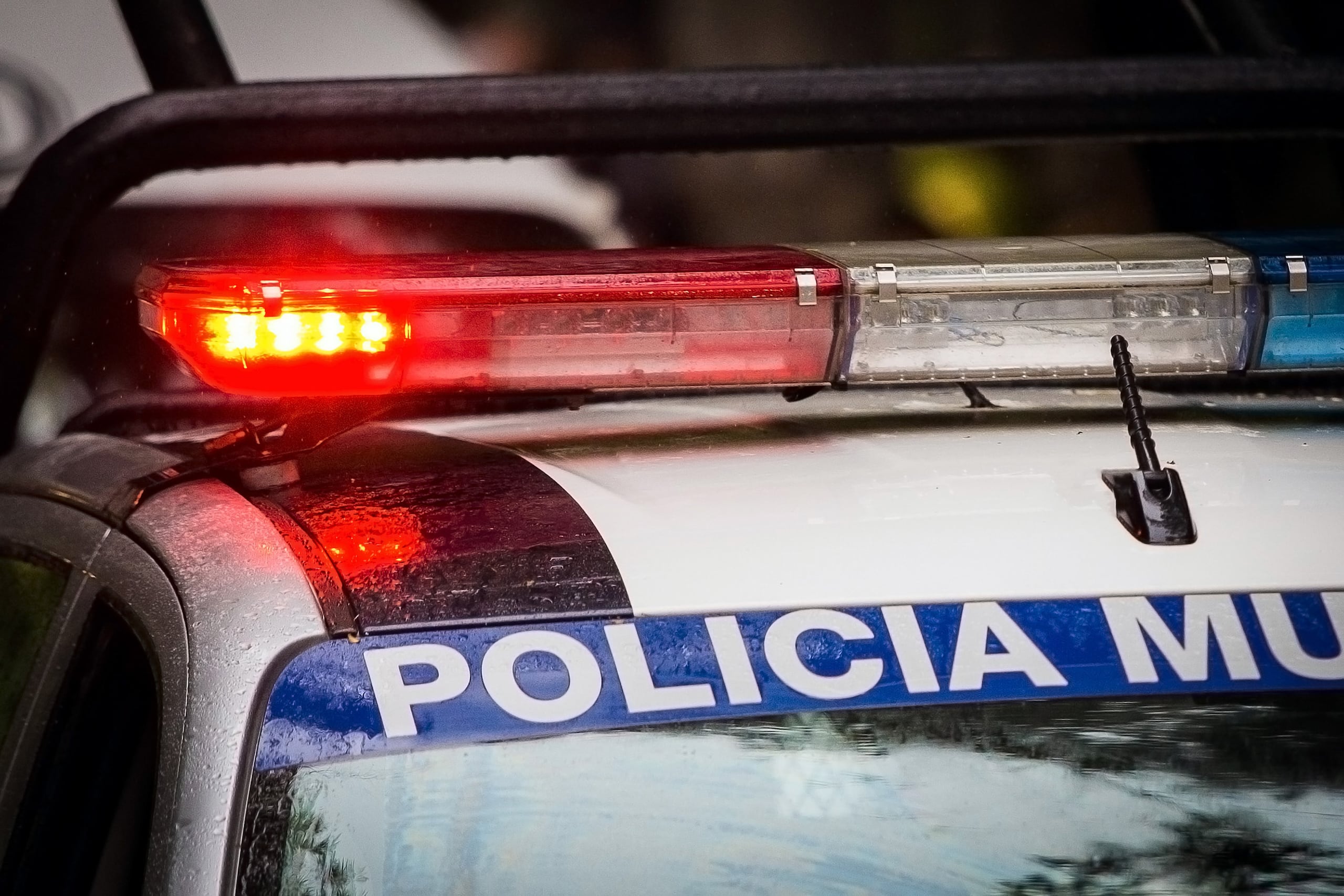 Otras cinco personas resultaron heridas.