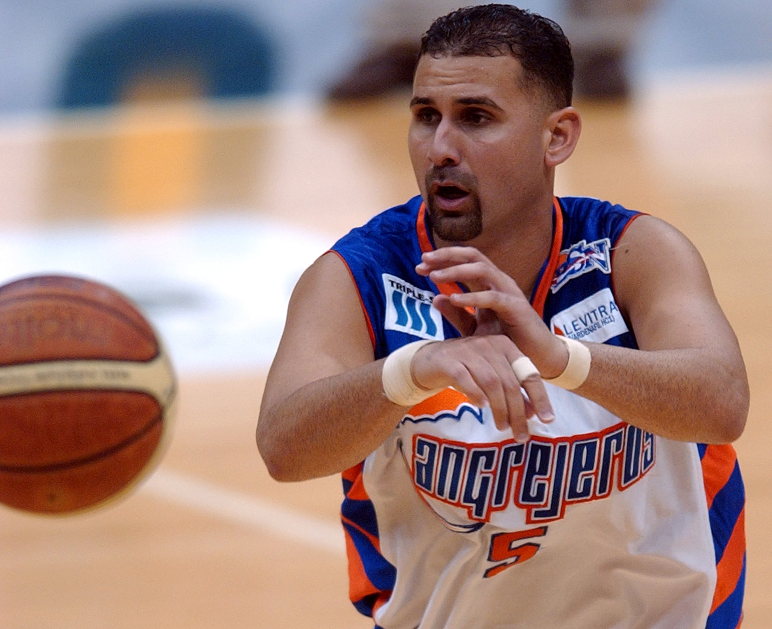 San Juan, Julio 5, 2005. Juego de Baloncesto Superior Nacional (BSN) entre Santurce y Arecibo en el Coliseo Jose Miguel Agrelot. En la foto Guayacan Santiago de Santurce.
Foto por: Ramon "Tonito" Zayas