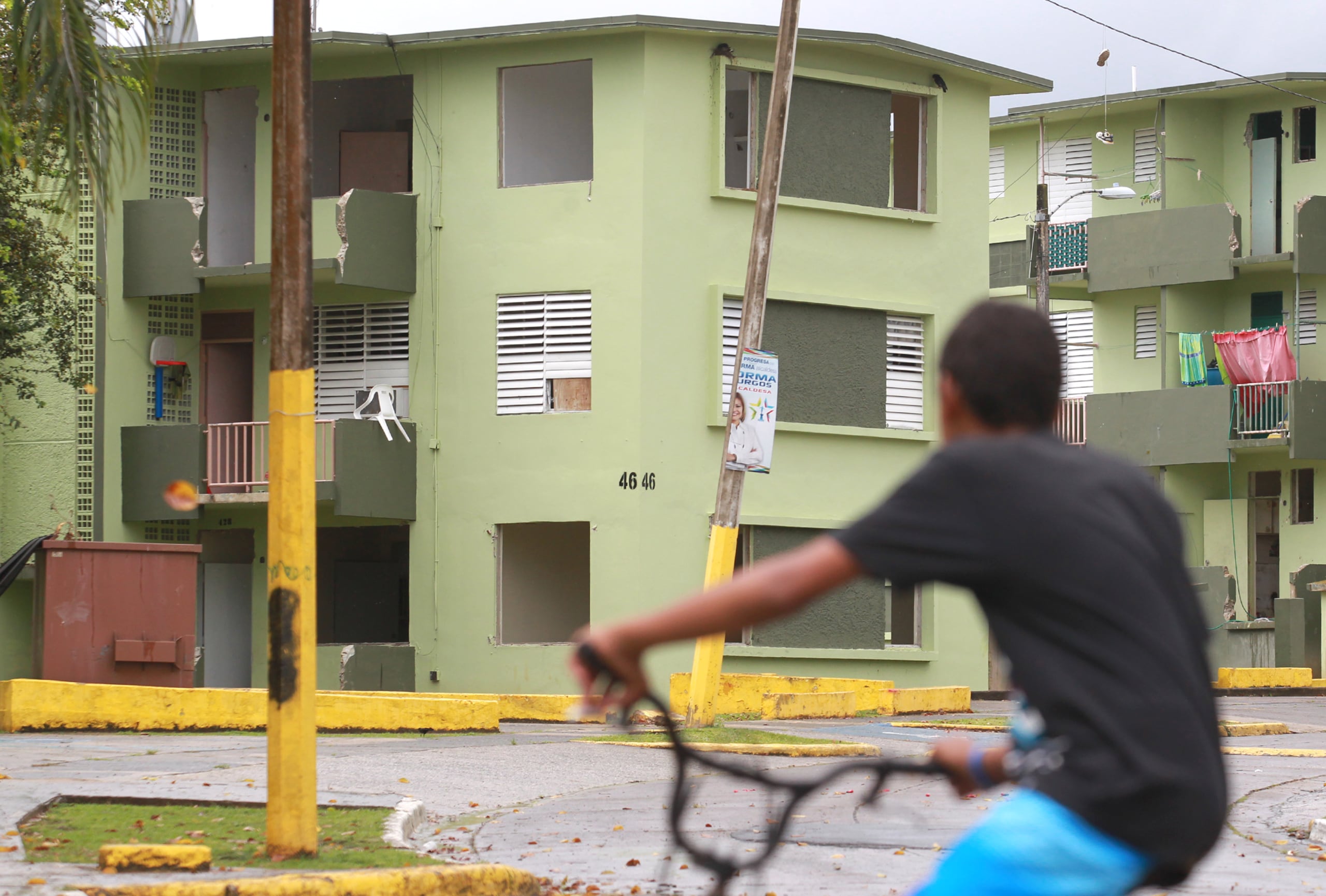 Entre las enmiendas está eliminar la notificación que debía emitirse al menos 30 días antes de la intención de presentar una acción de desahucio por falta de pago, otorgando apenas 14 días en vivienda pública y hasta 5 días en otros programas.