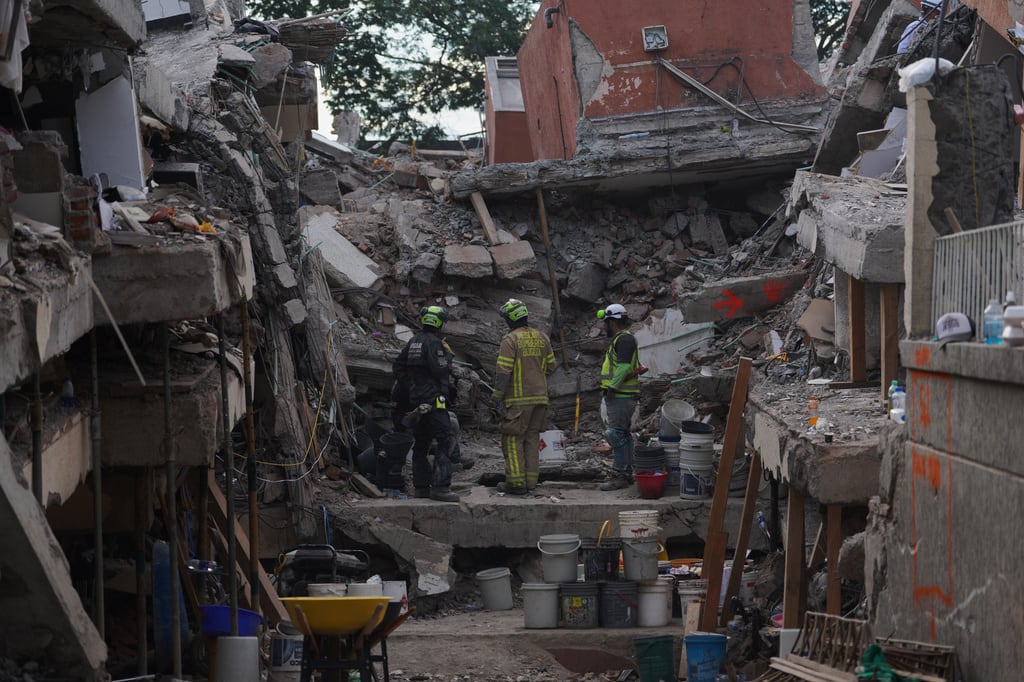 Imagen de la cobertura de: Muere mujer que sobrevivió 36 horas bajo los escombros tras el terremoto en Colombia