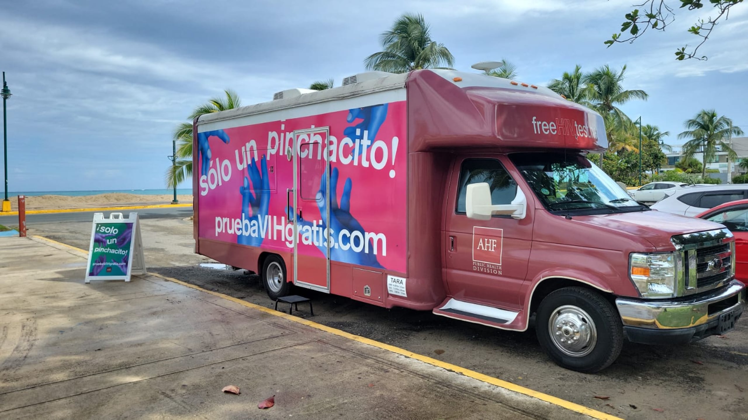 Puede llegar a Paseo del Prado Shopping Center, frente al Hospital de la UPR en Carolina o al Albergue El Paraíso, en Santurce.