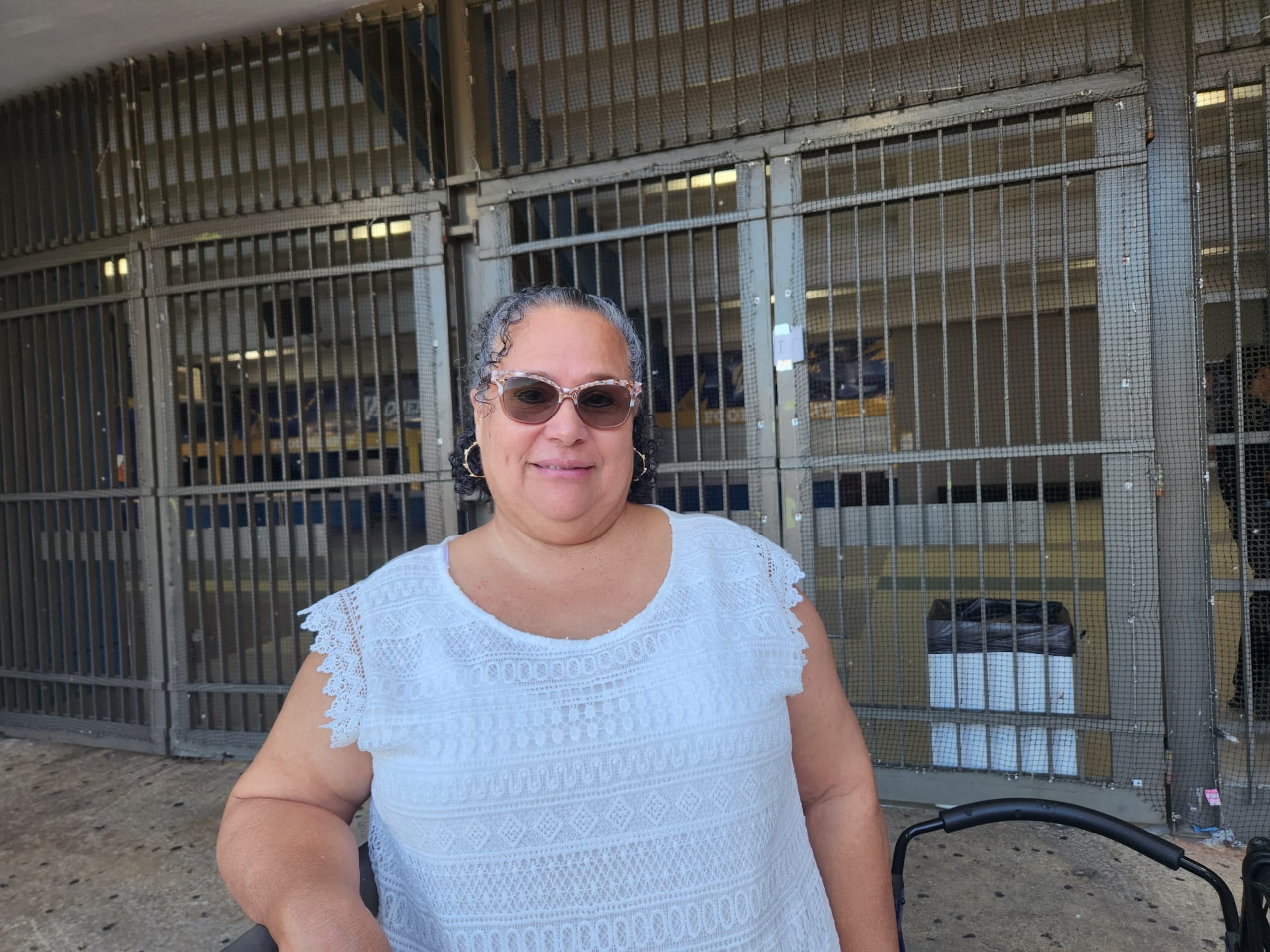 Yvonne Molina Rivera fue la primera en llegar al funeral.