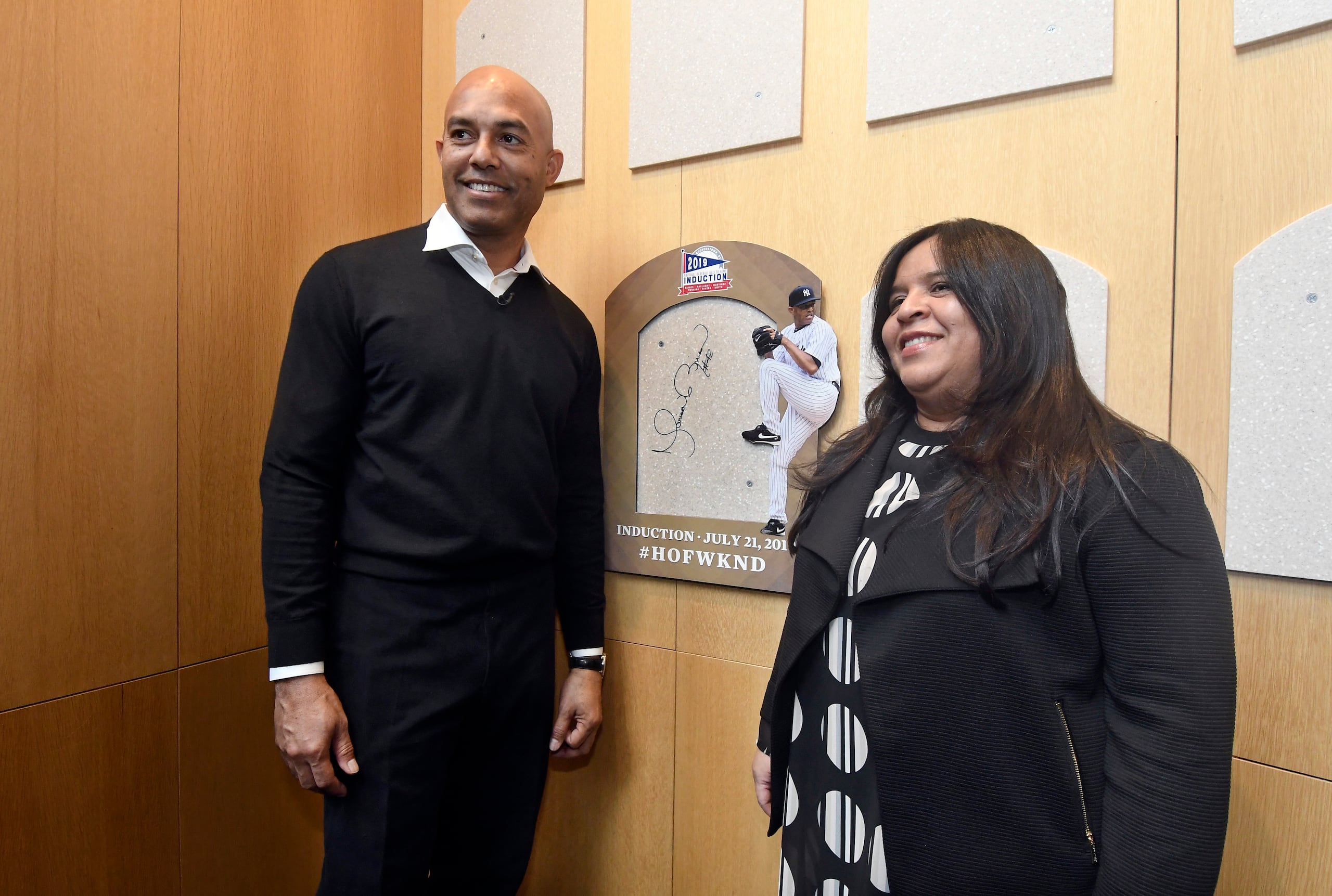 Mariano Rivera junto a su esposa Clara Rivera.