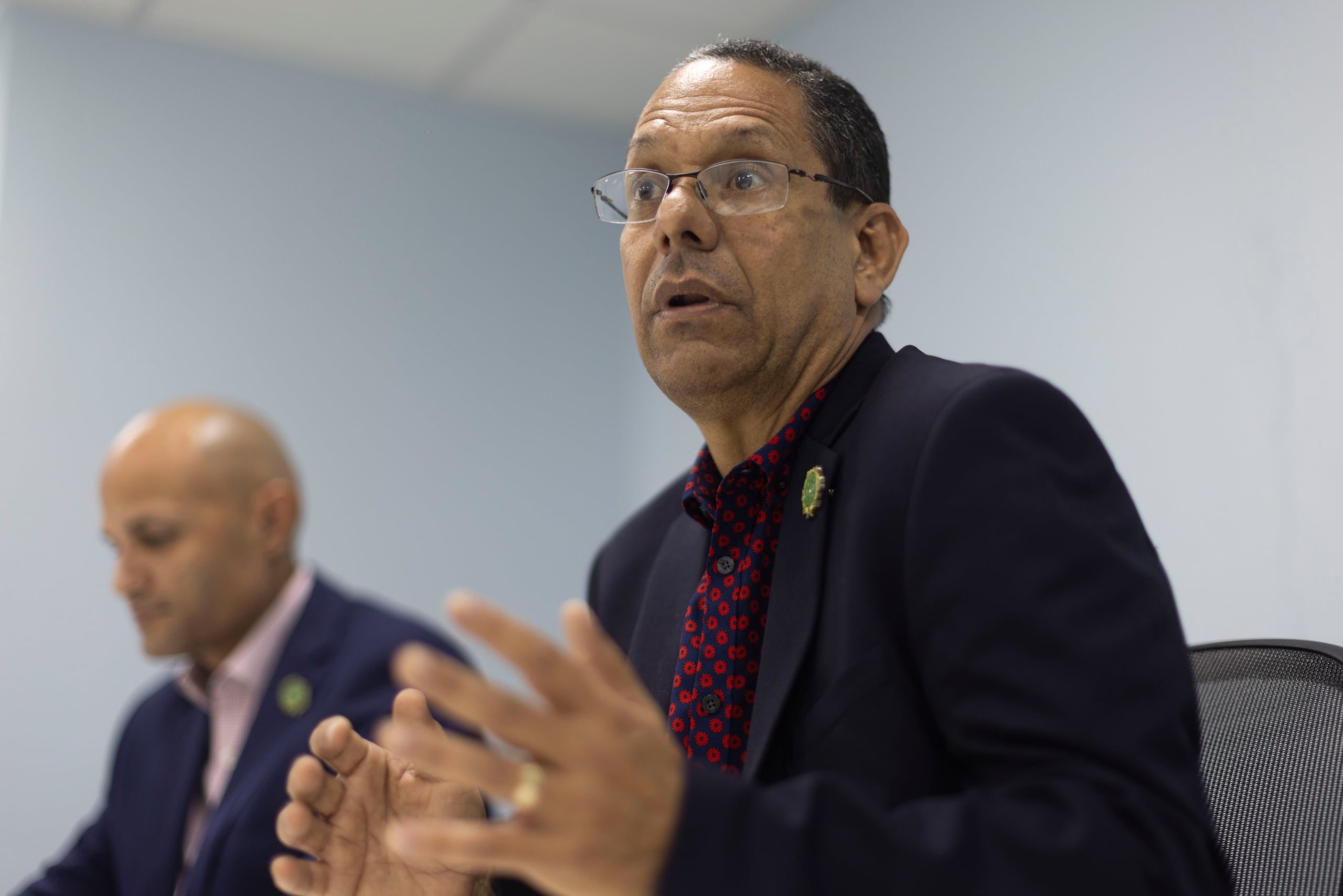 El representante Jesús Santa, presidente de la comisión de Hacienda de la Cámara, explicó que introdujeron enmiendas a la propuesta enviada por el Departamento de Hacienda para que haya un mínimo en lo que recibirán los contribuyentes con derecho al incentivo.