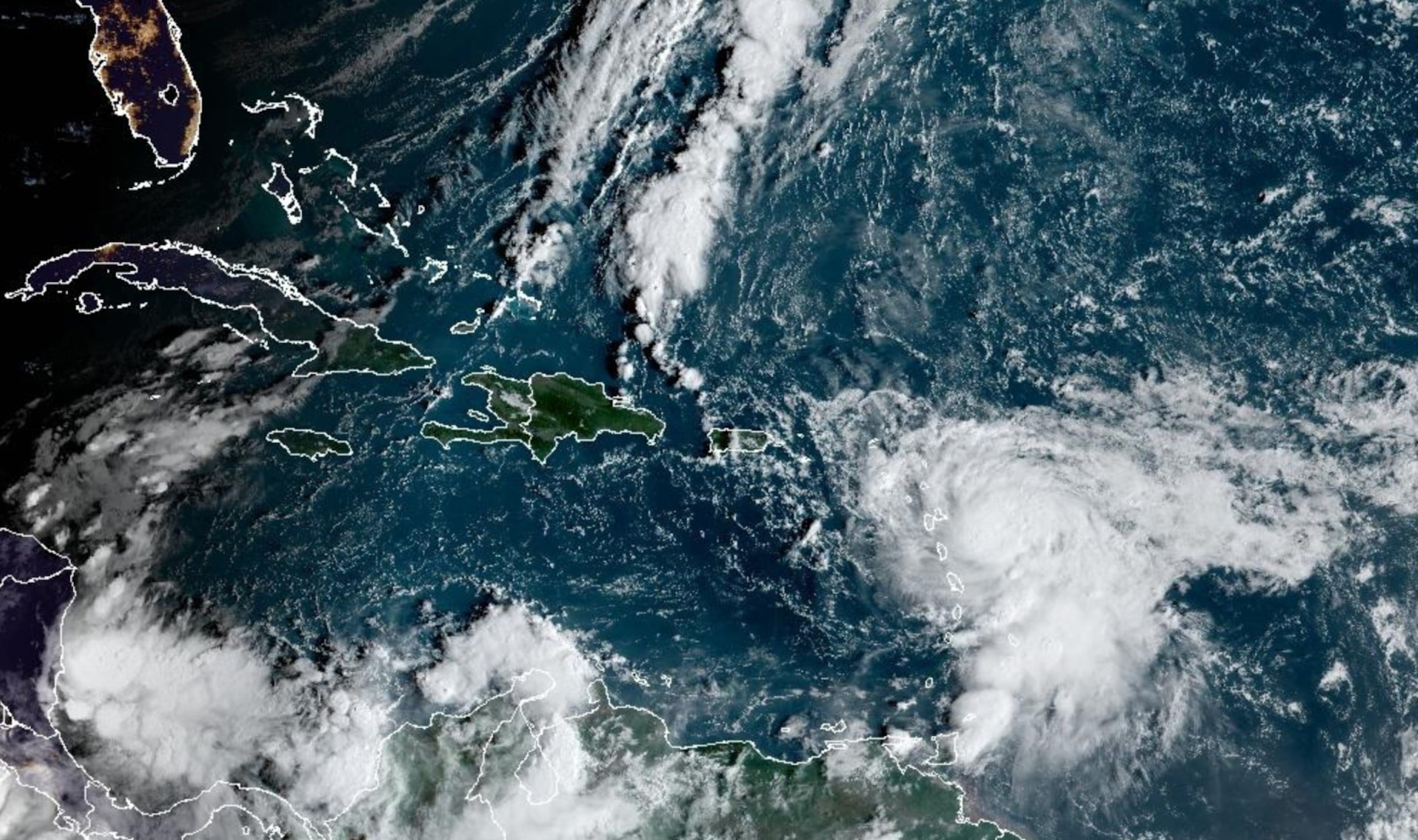 Imagen satelital de archivo del huracán Tammy, publicada por el Centro Nacional de Huracanes.