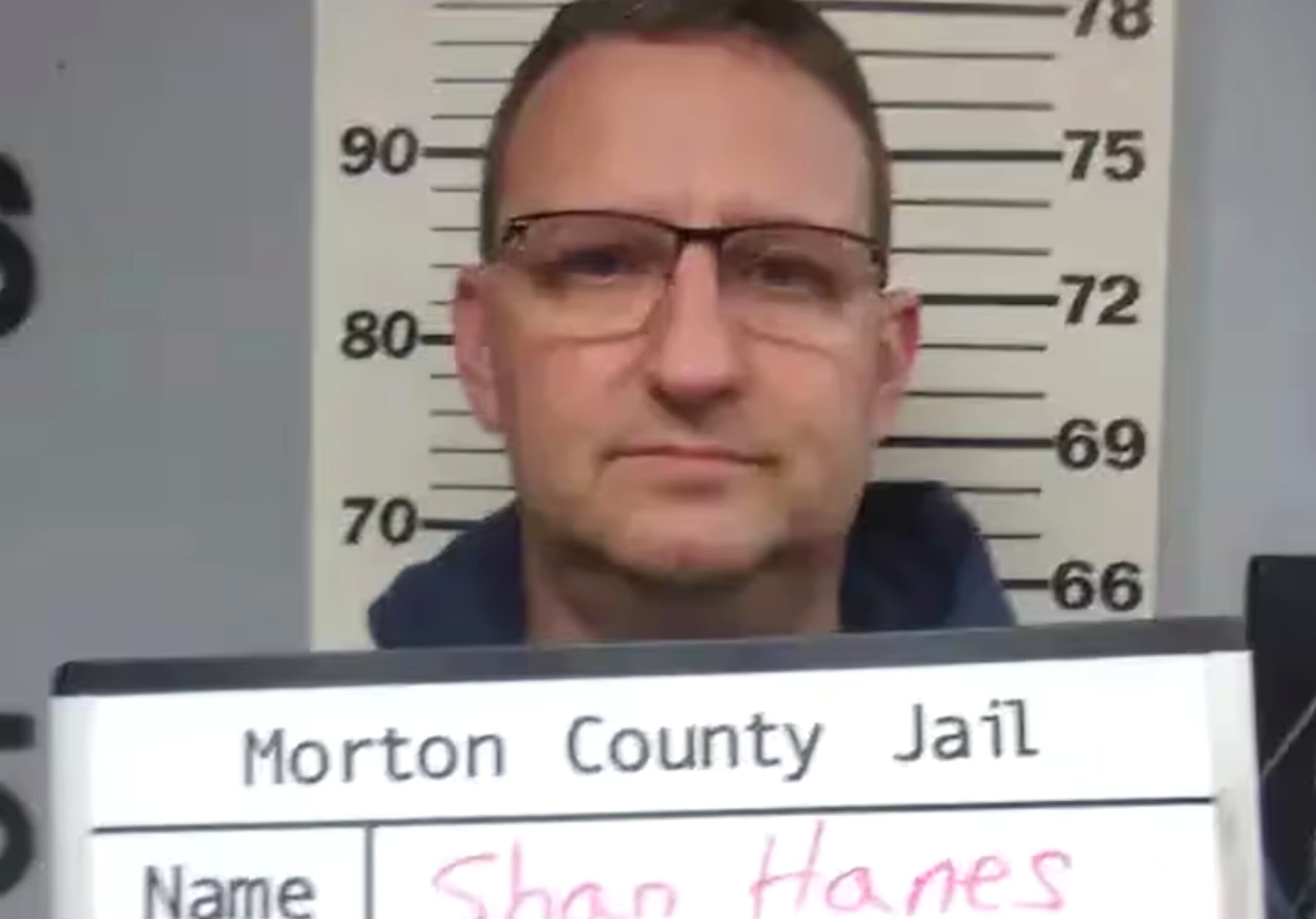 Shan Hanes, exdirectivo de banco acusado de desviar fondos para una supuesta inversión que terminó siendo una estafa.