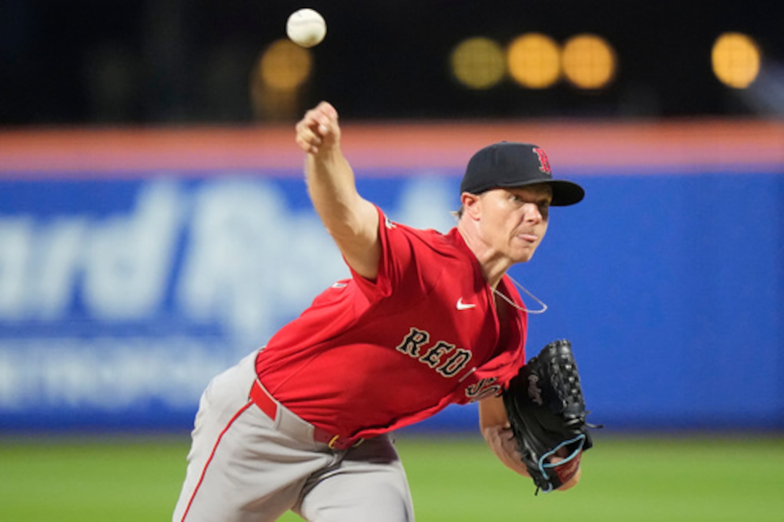El lanzador de los Boston Red Sox, Sonny Gray, lanza durante la segunda entrada de un partido de béisbol contra los New York Mets, el viernes 10 de julio de 2026, en Nueva York. (Foto AP/Frank Franklin II)