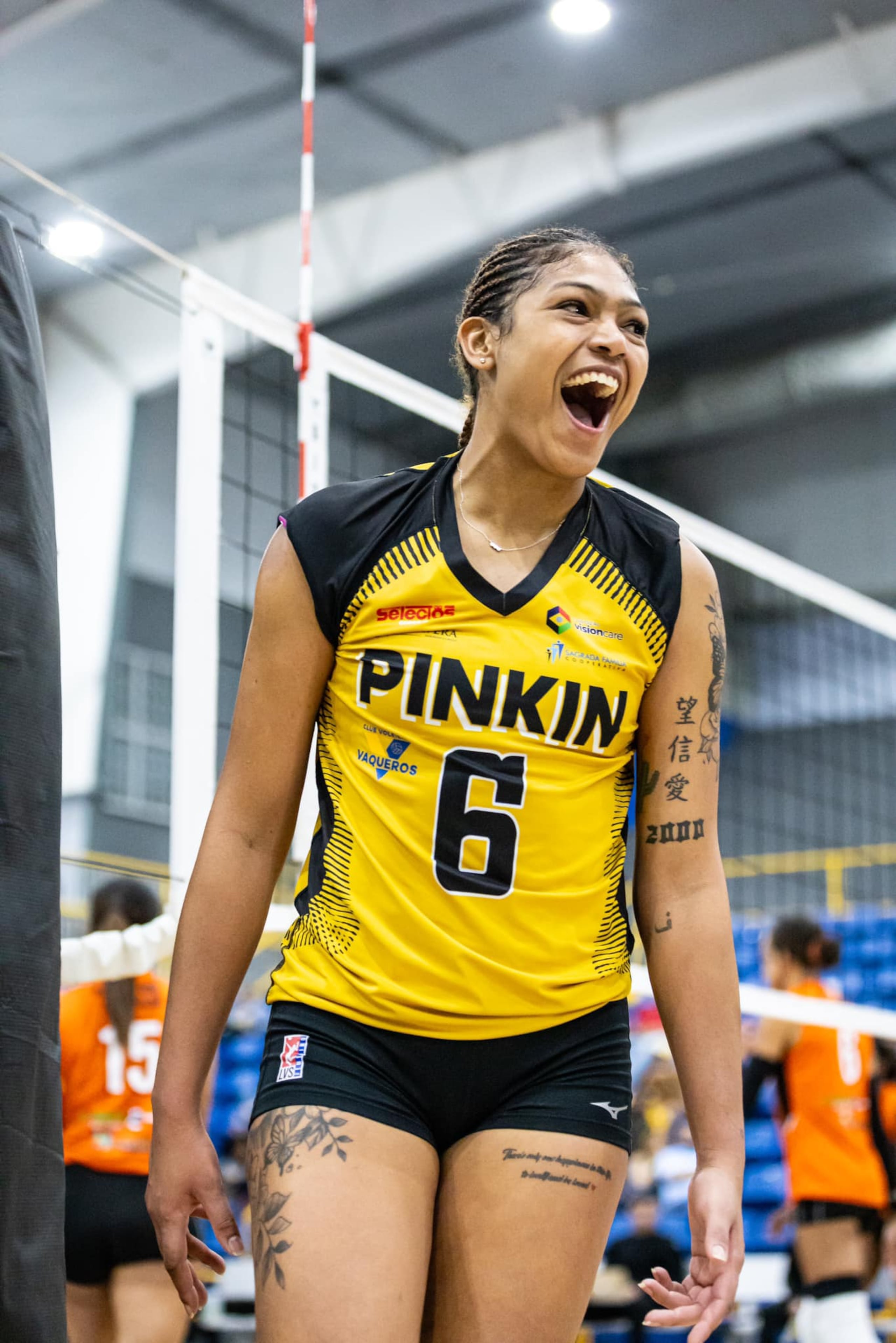 La importada dominicana Yanlis Feliz reacciona jubilosa a un punto marcado.