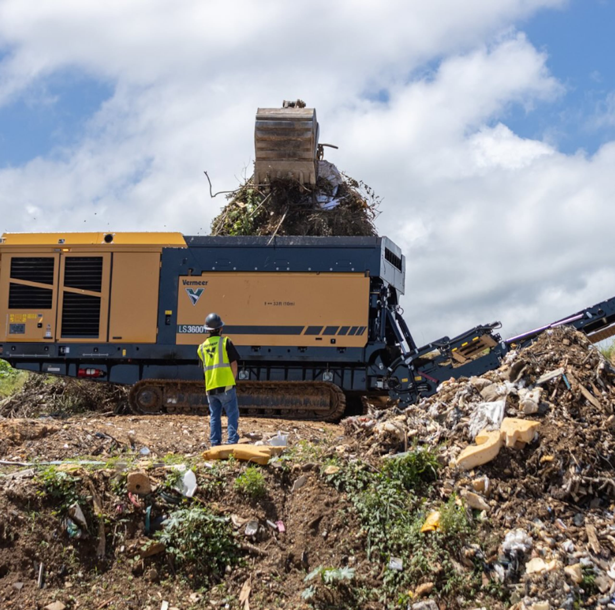 La máquina trituradora de Vermeer Caribbean puede reducir la basura y así alargar la vida útil de los vertederos y de paso ayudar a reciclar material orgánico.