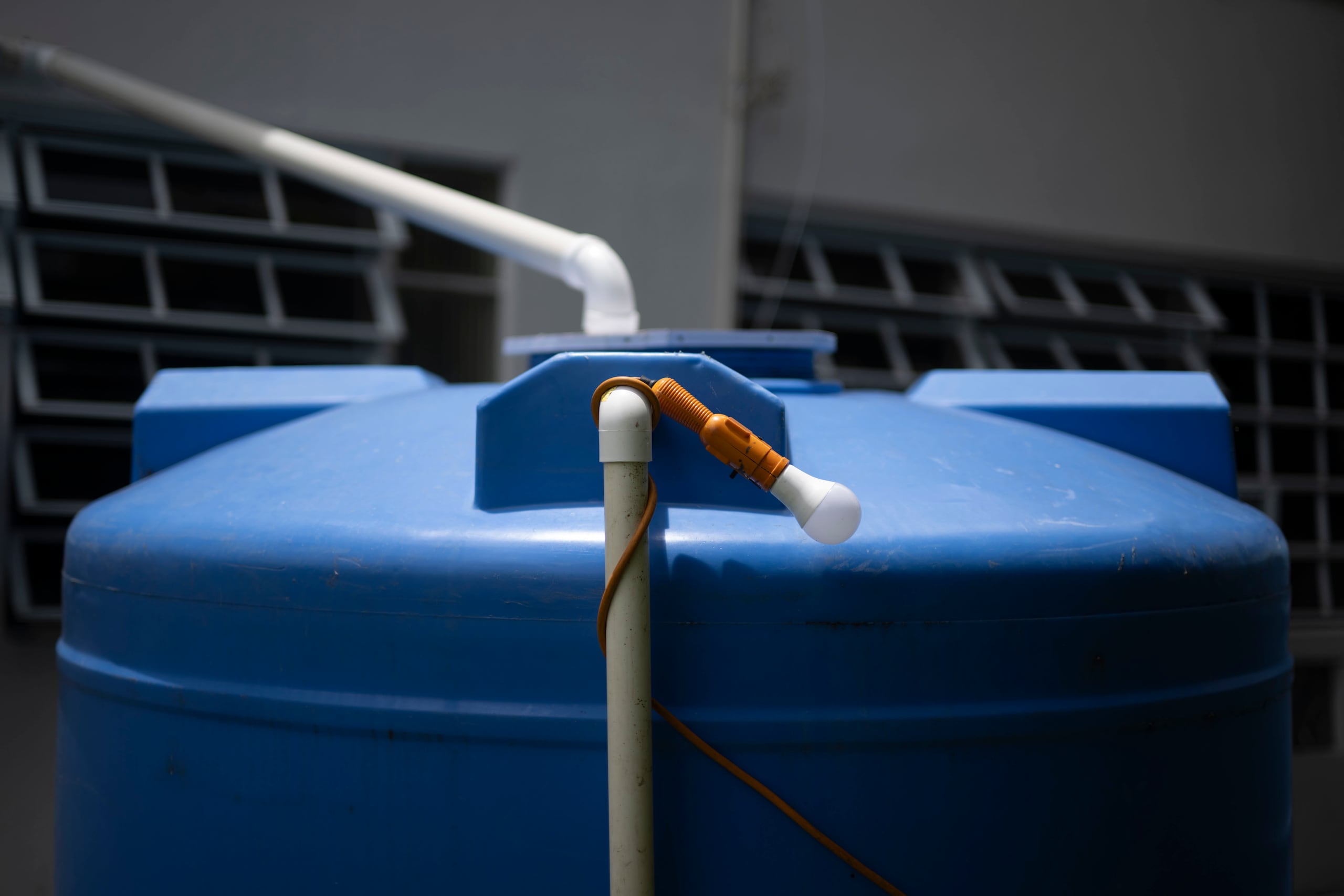 En Camuy, el municipio tuvo que instalar cisternas en los hogares de los barrios Abra Honda, Santiago, Cibao y Puertos, debido a la gravedad del problema.
