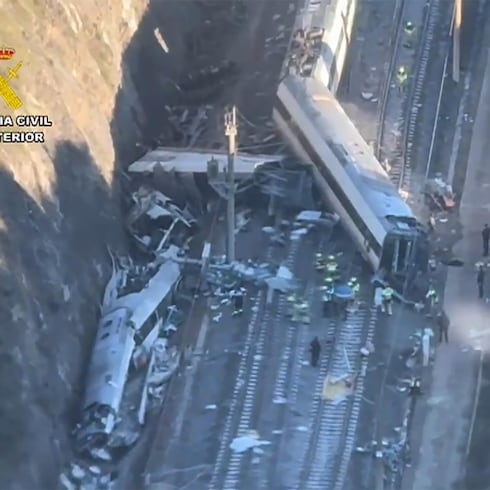FOTOS: Impactante escena del choque del tren en España