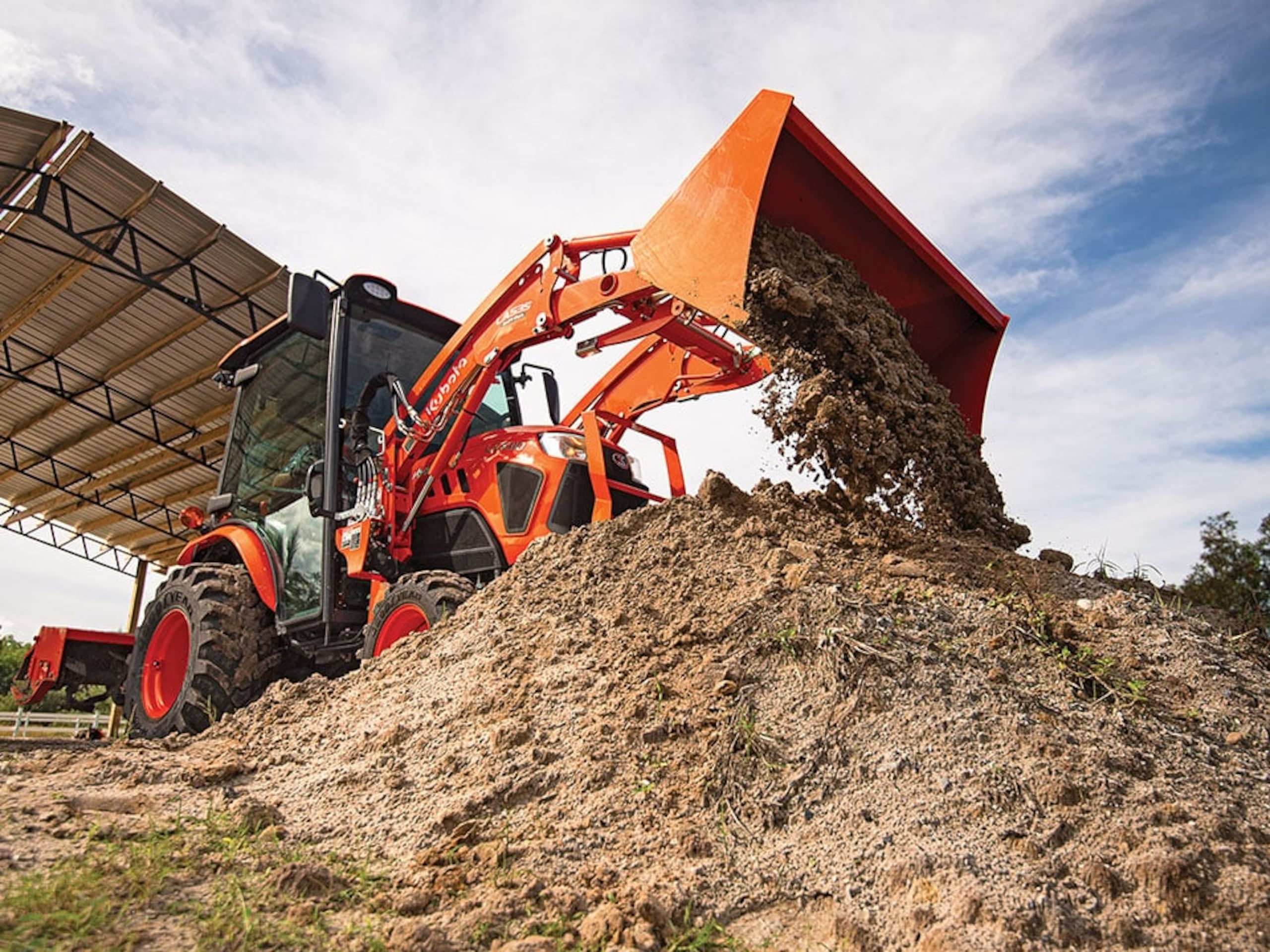 Rico Tracto es la concesionaria exclusiva de los tractores y equipos de construcción marca Kubota, y de los implementos agrícolas marca Land Pride, Jacto, Tatú y Picursa.