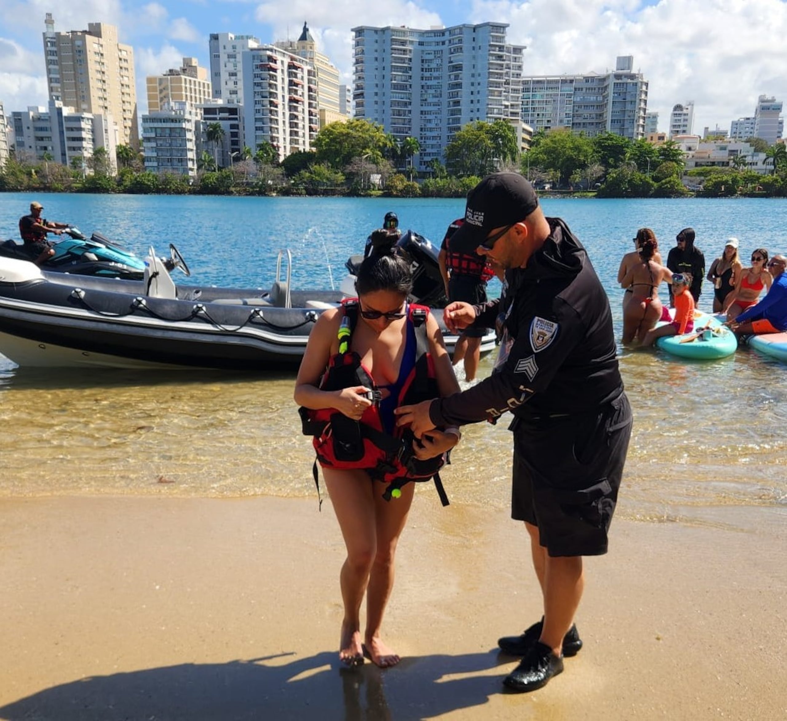 Sara Santillán, de 34 años y residente del estado de Maryland, fue rescatada por la Unidad Marítima de la Policía Municipal de San Juan.