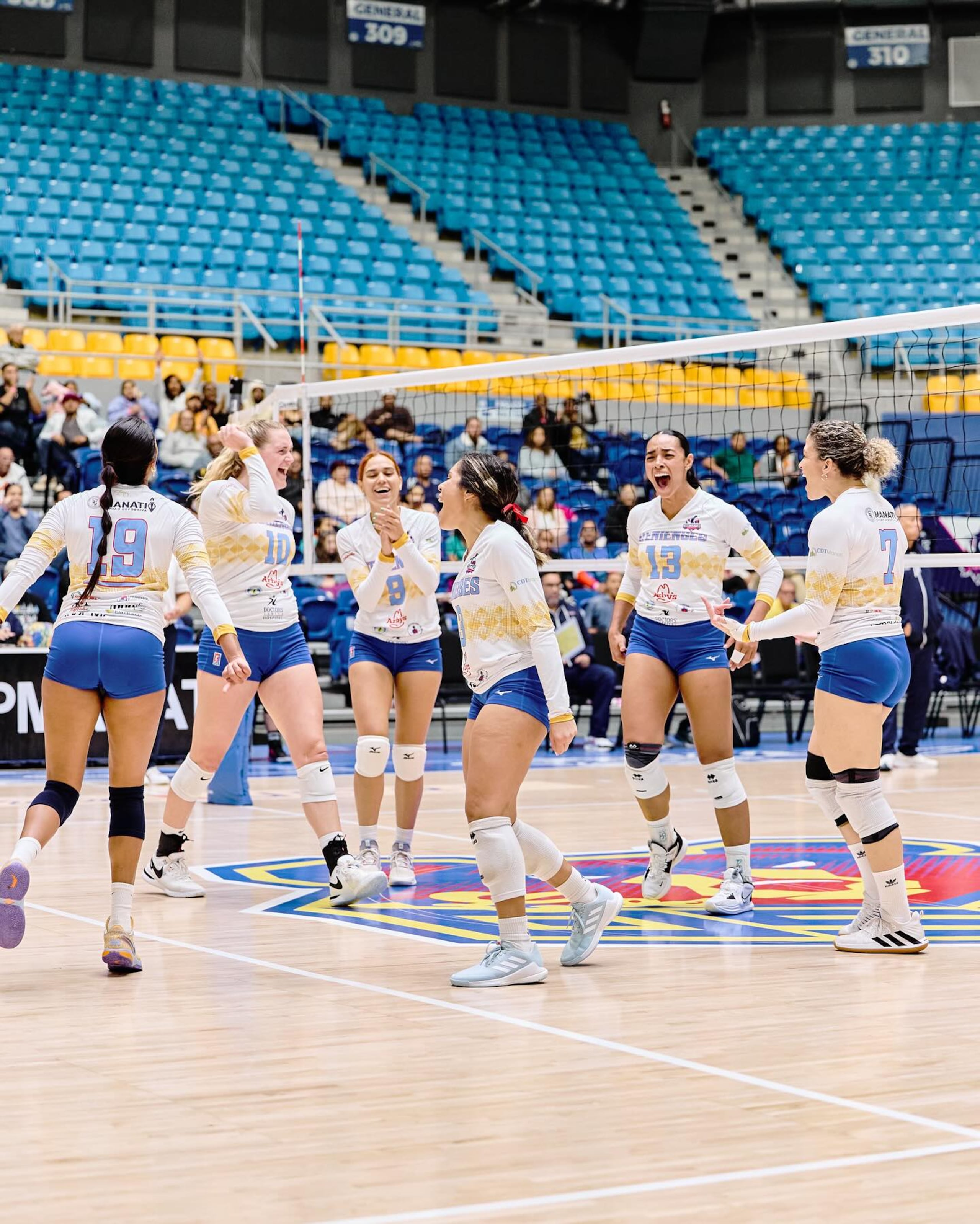Las Atenienses de Manatí celebran un puntos.