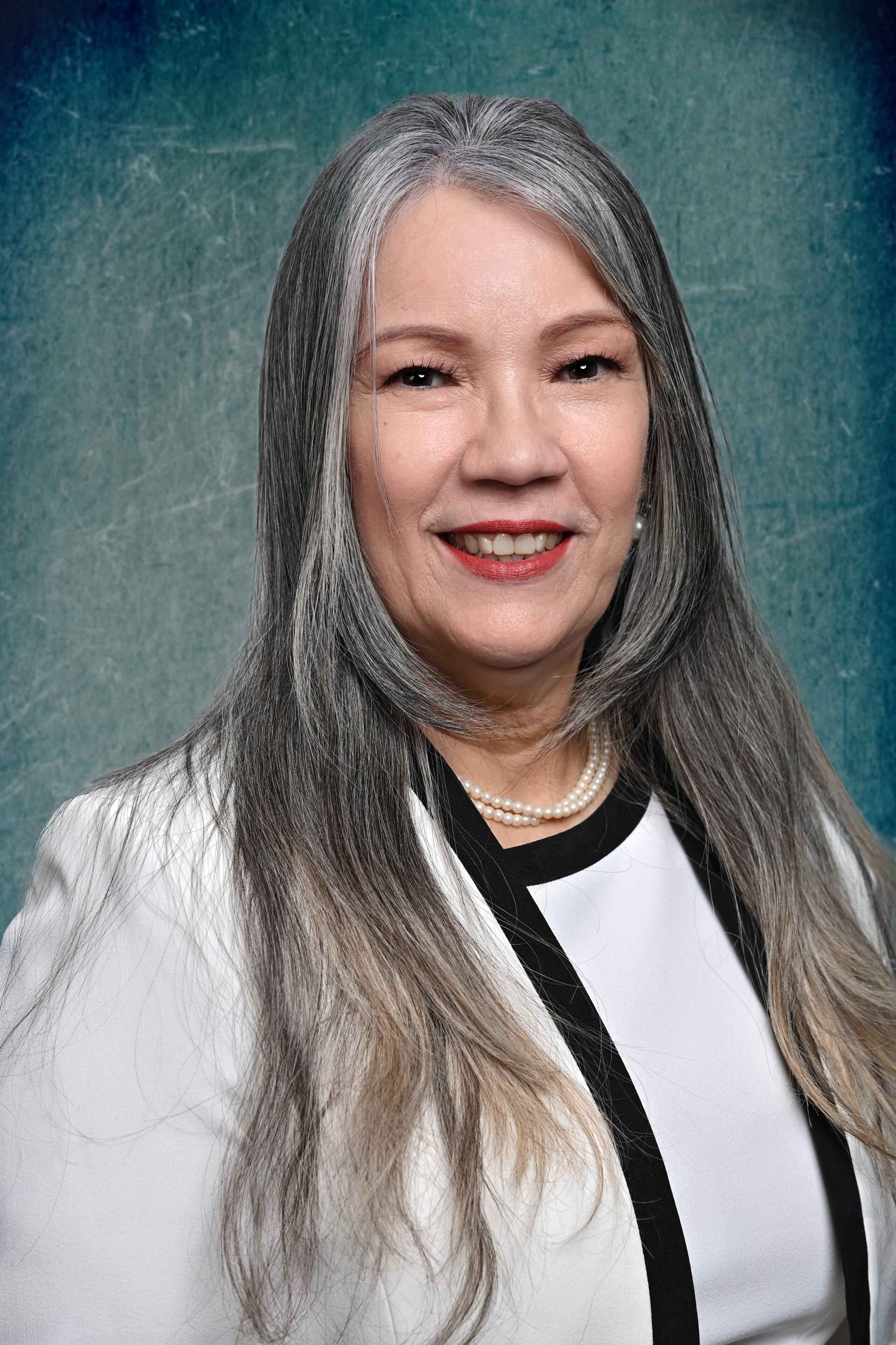 Carmencita Román, distinguida por su Compromiso, Lealtad y Dedicación al Colegio de CPA.