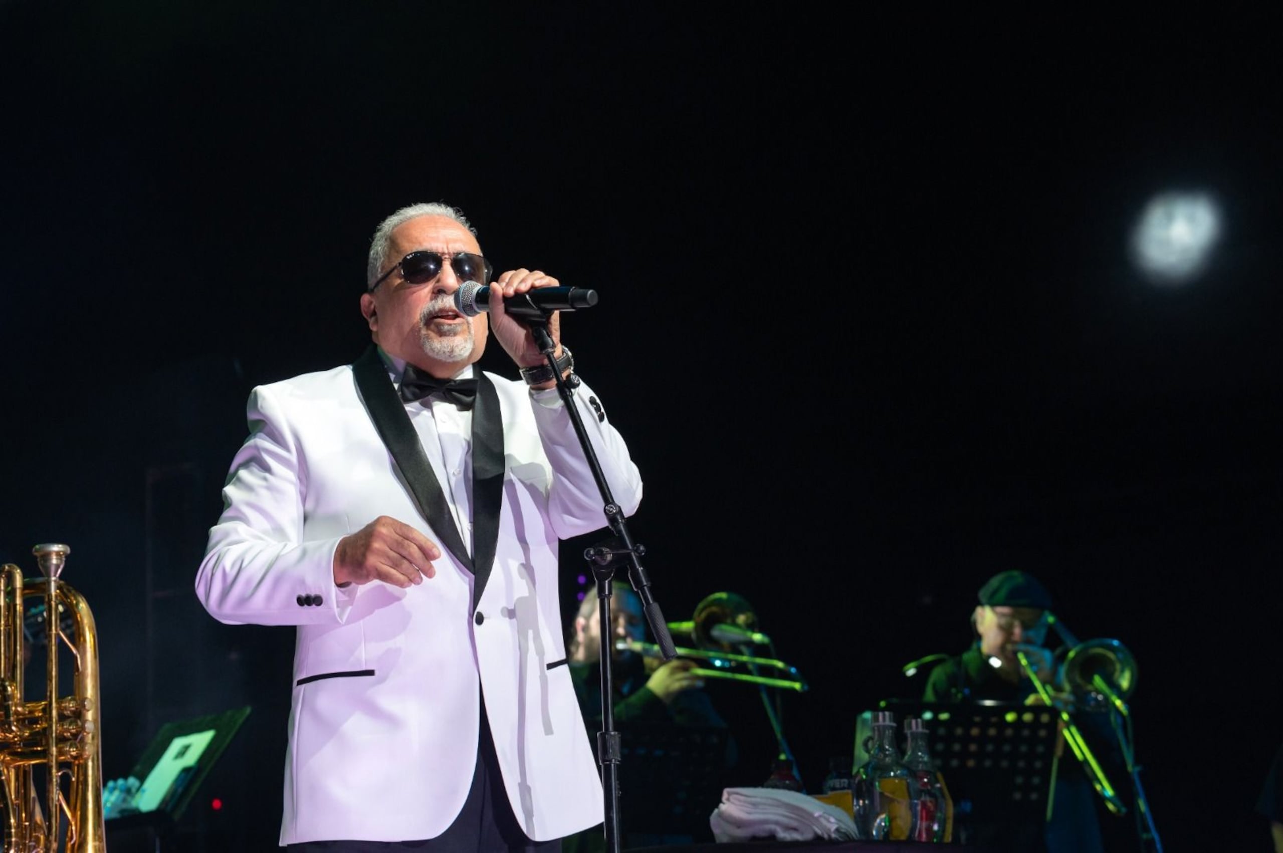 El músico interpretó menos de una veintena de canciones, dejando al público a la espera de más.