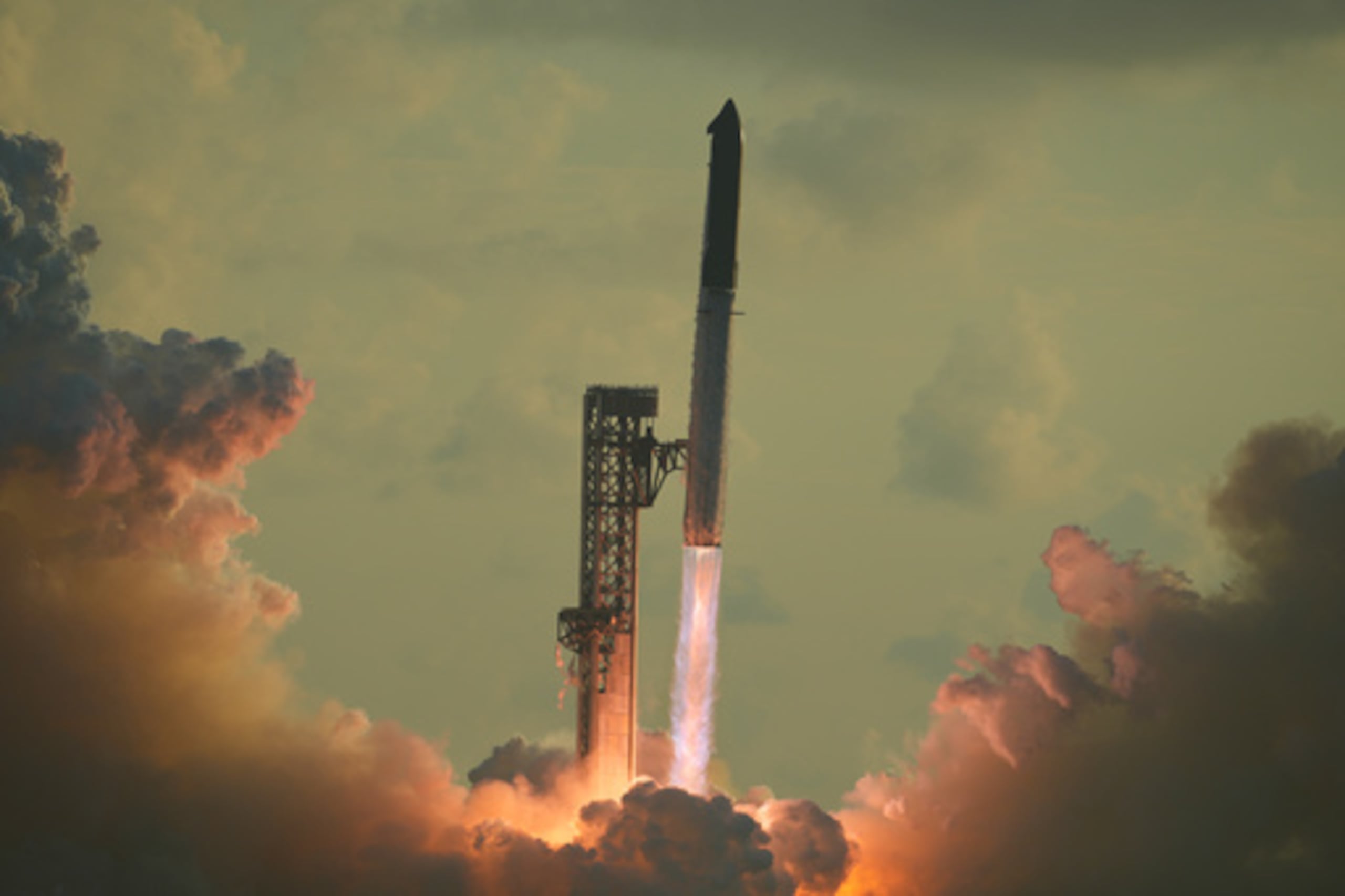 El megar cohete Starship de SpaceX realiza un vuelo de prueba desde Starbase, Texas, el lunes 28 de septiembre de 2026. (Foto AP/Eric Gay)