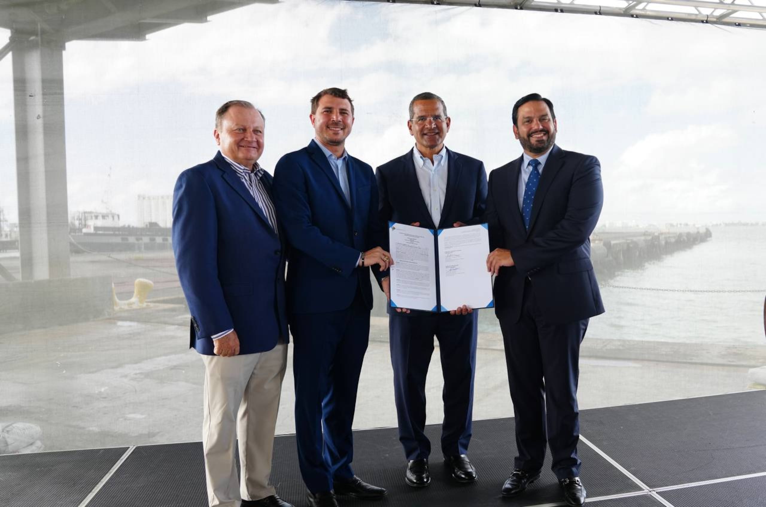 Tras la reconstrucción, según anunció Pierluisi junto a otros secretarios de agencia, se contará con un muelle de carga de capacidad suficiente para recibir materiales, equipos de construcción, maquinaria, camiones de gran tamaño y otras cargas sueltas y a granel.