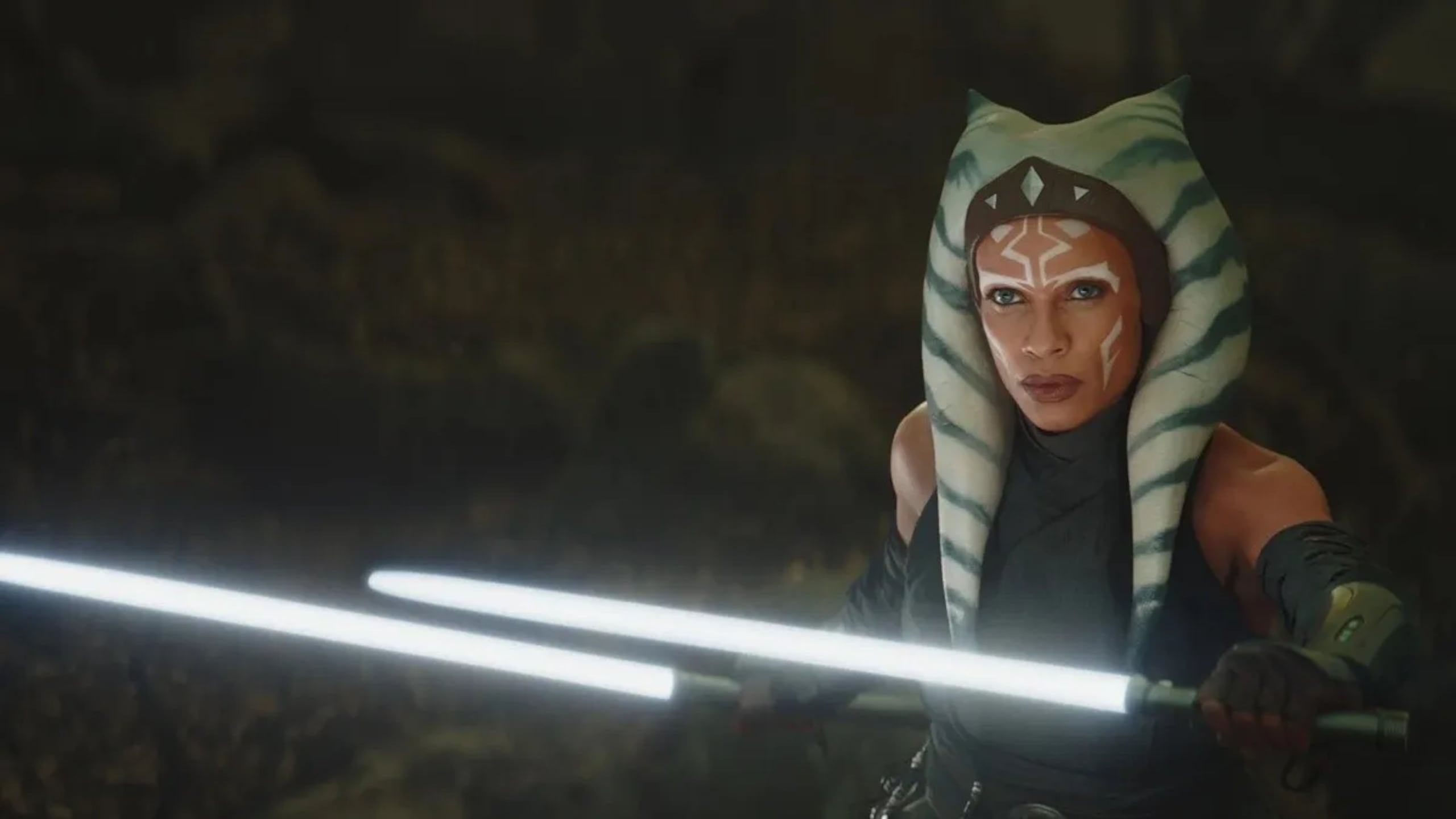 Ahsoka explora la travesía de una padawan Jedi de Anakin Skywalker después de la caída del Imperio.