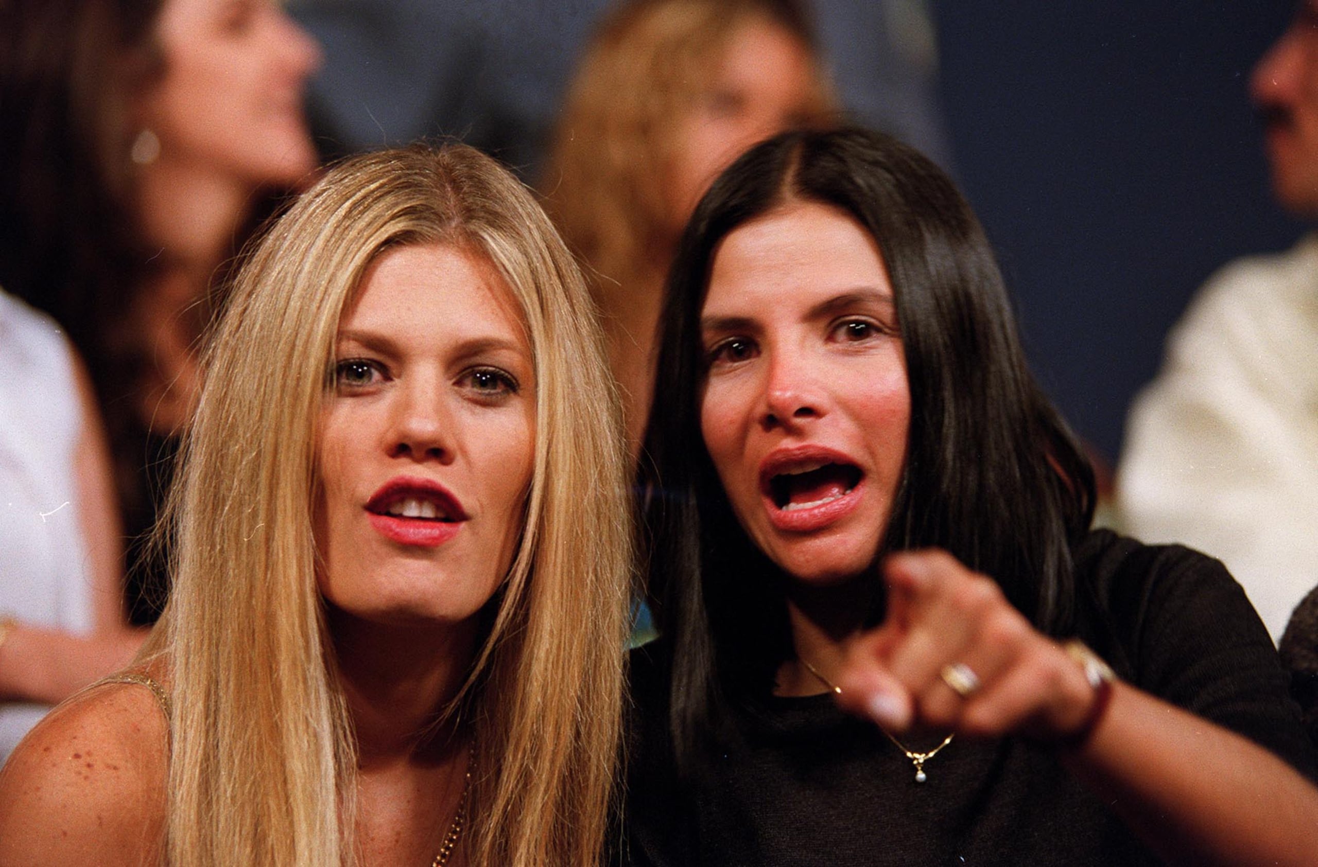 Lorna Paz (Patricia) y Natalia Ramírez (Marcela).