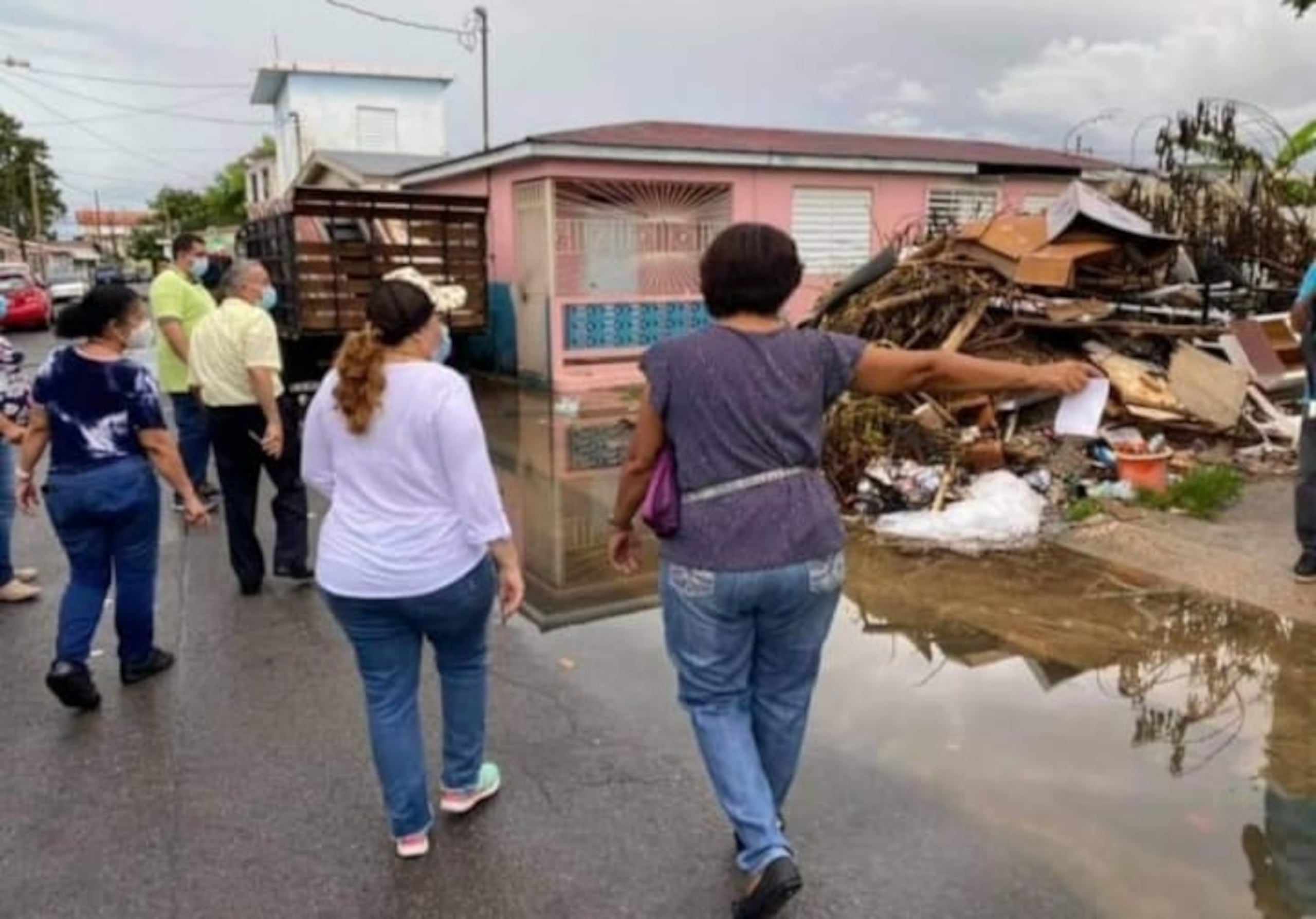 “Nosotros venimos a hacer un plan de trabajo, donde la prioridad es la familia de Mayagüez”, subrayó.