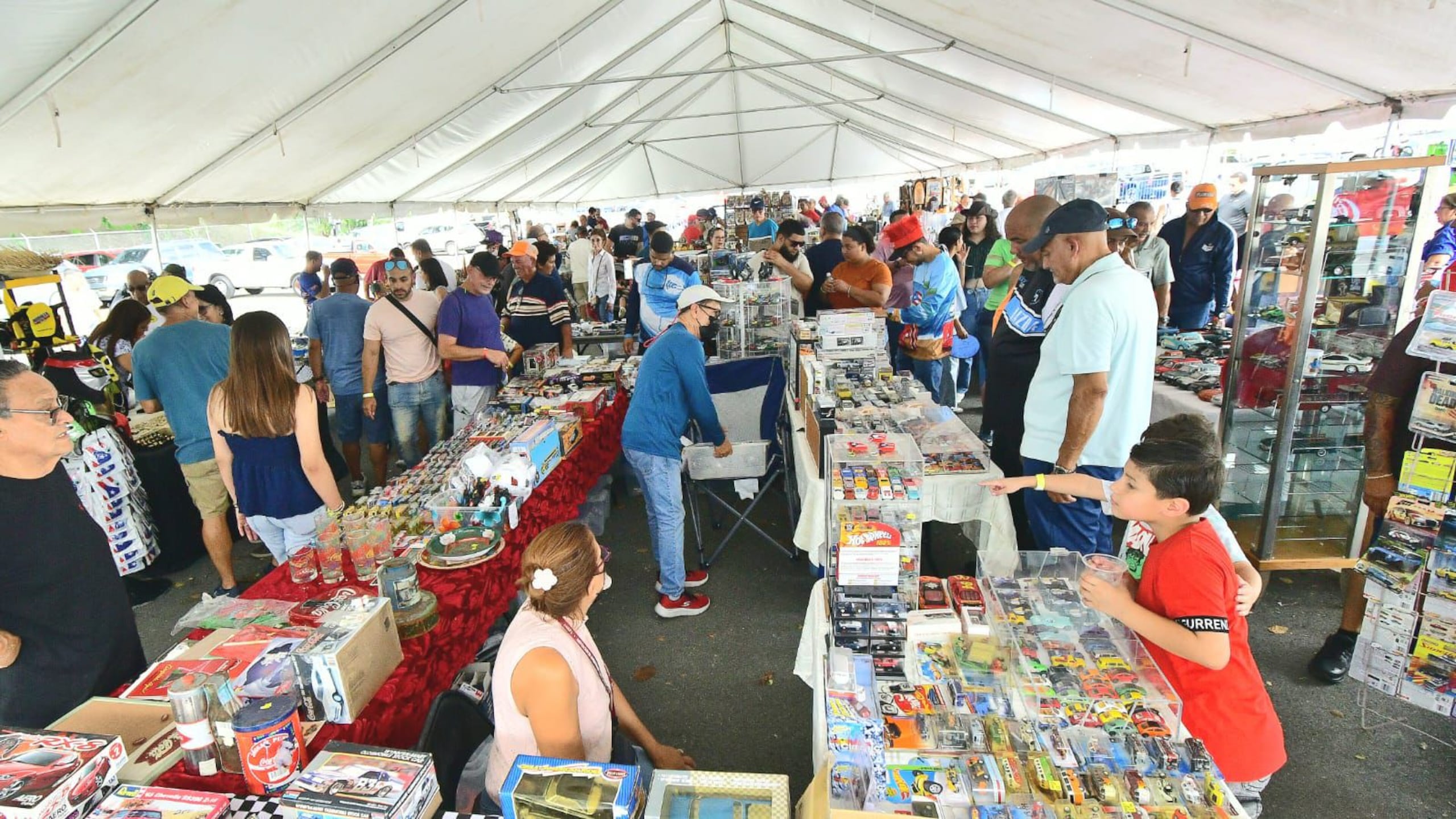 La feria continúa mañana, domingo, en el estadio Hiram Bithorn.