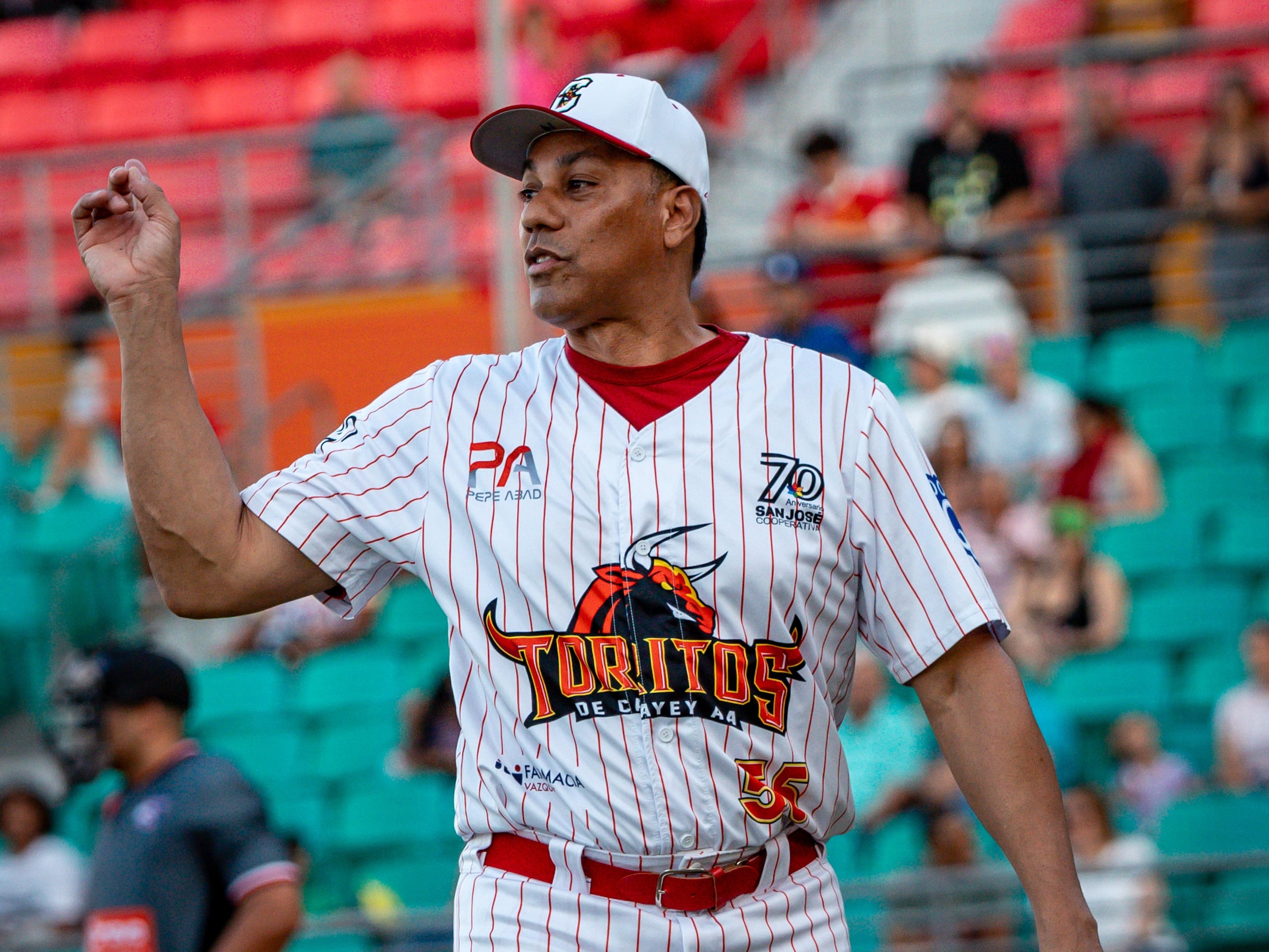 Juan "Igor" González en uniforme de su antiguo equipo en la Doble A, los Toritos de Cayey.