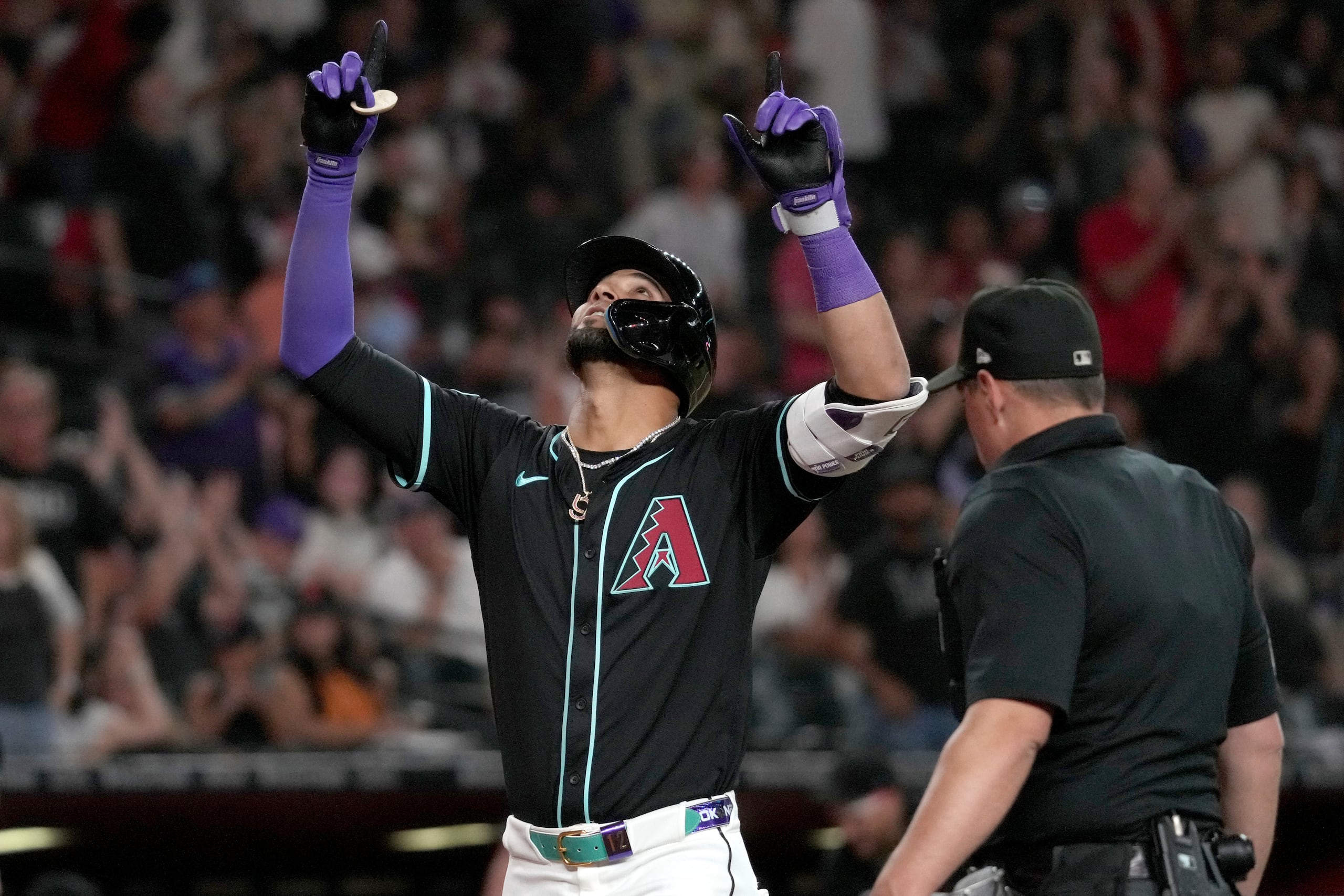Lourdes Gurriel Jr. de los Diamondbacks de Arizona, reacciona después de batear un cuadrangular solitario en la sexta entrada del juego de béisbol de Grandes Ligas frente a los Giants de San Francisco,.