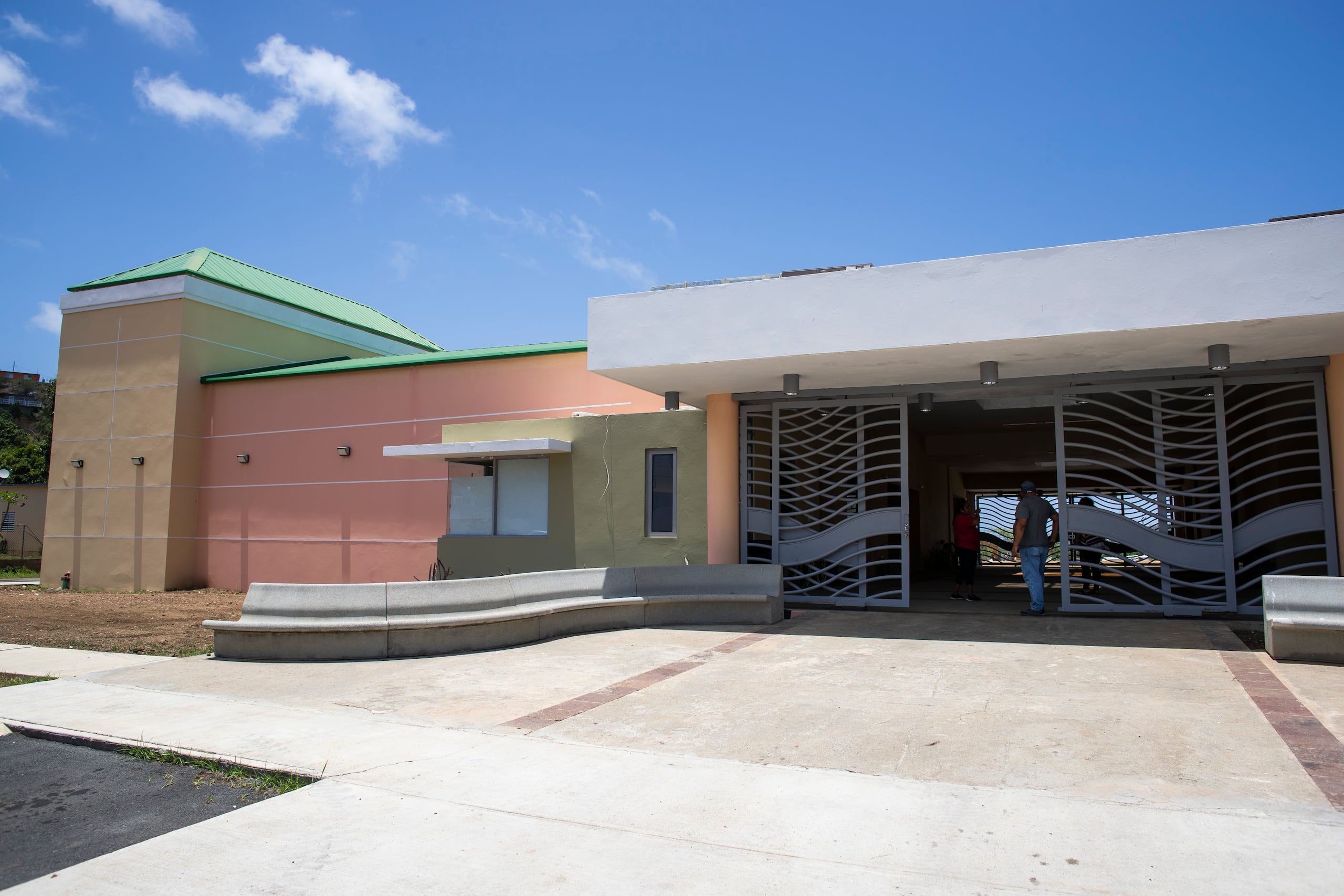 El Centro de Bellas Artes y Actividades de Culebra está ubicado contiguo al aeropuerto Benjamín Rivera Noriega.