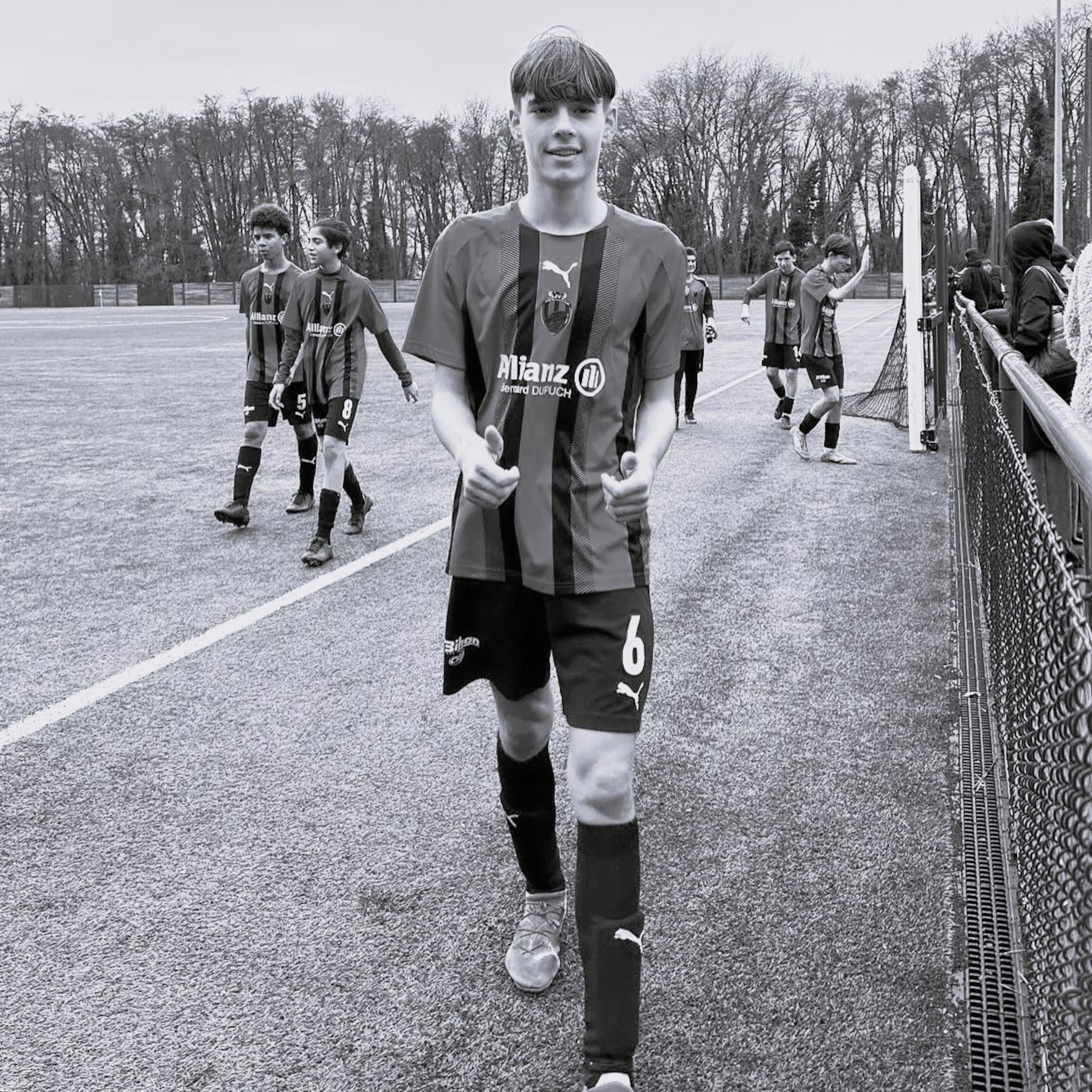 Cuando era trasladado al Hospital Universitario, el joven volvió a perder el conocimiento y sufrió un paro cardíaco.