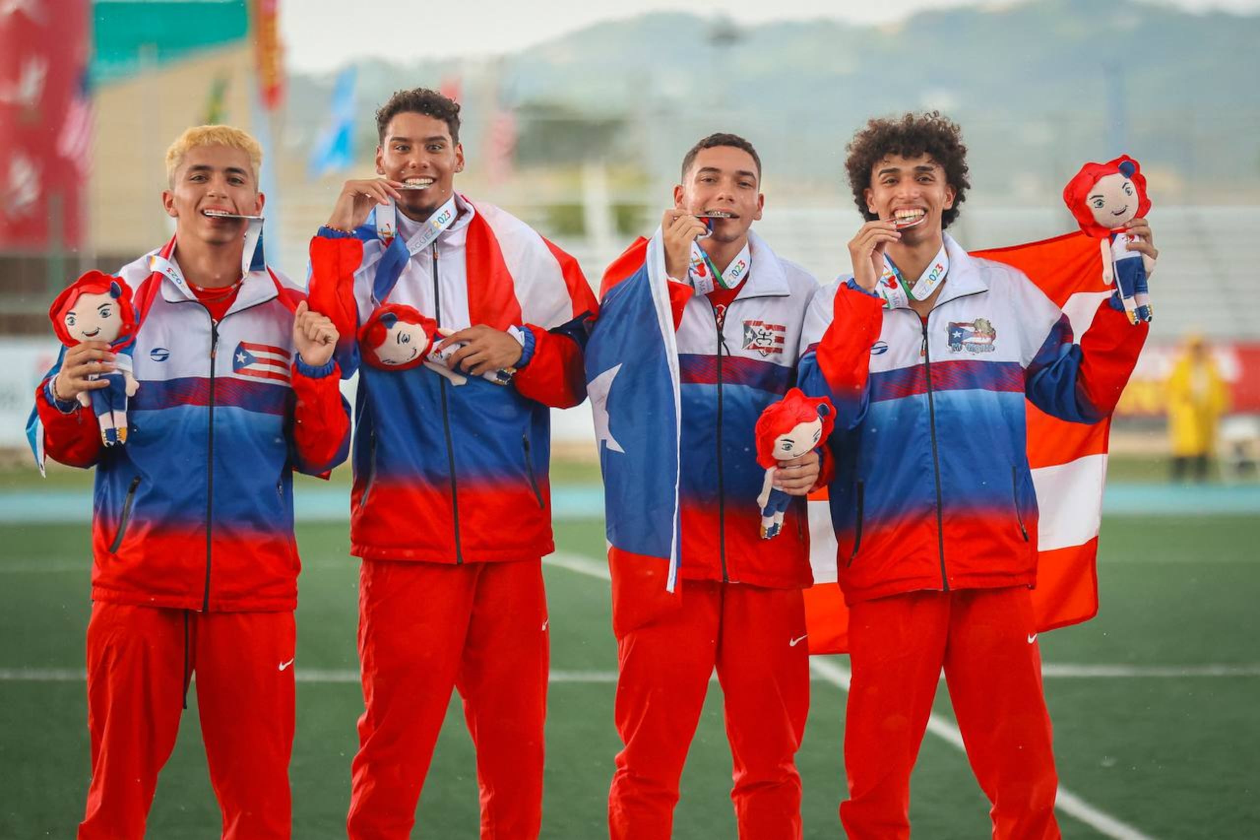 El relevo 4x100 de Puerto Rico. De izquierda a derecha, Esteban Torres, José Figueroa, Diego Álvarez y Adrián Canales.