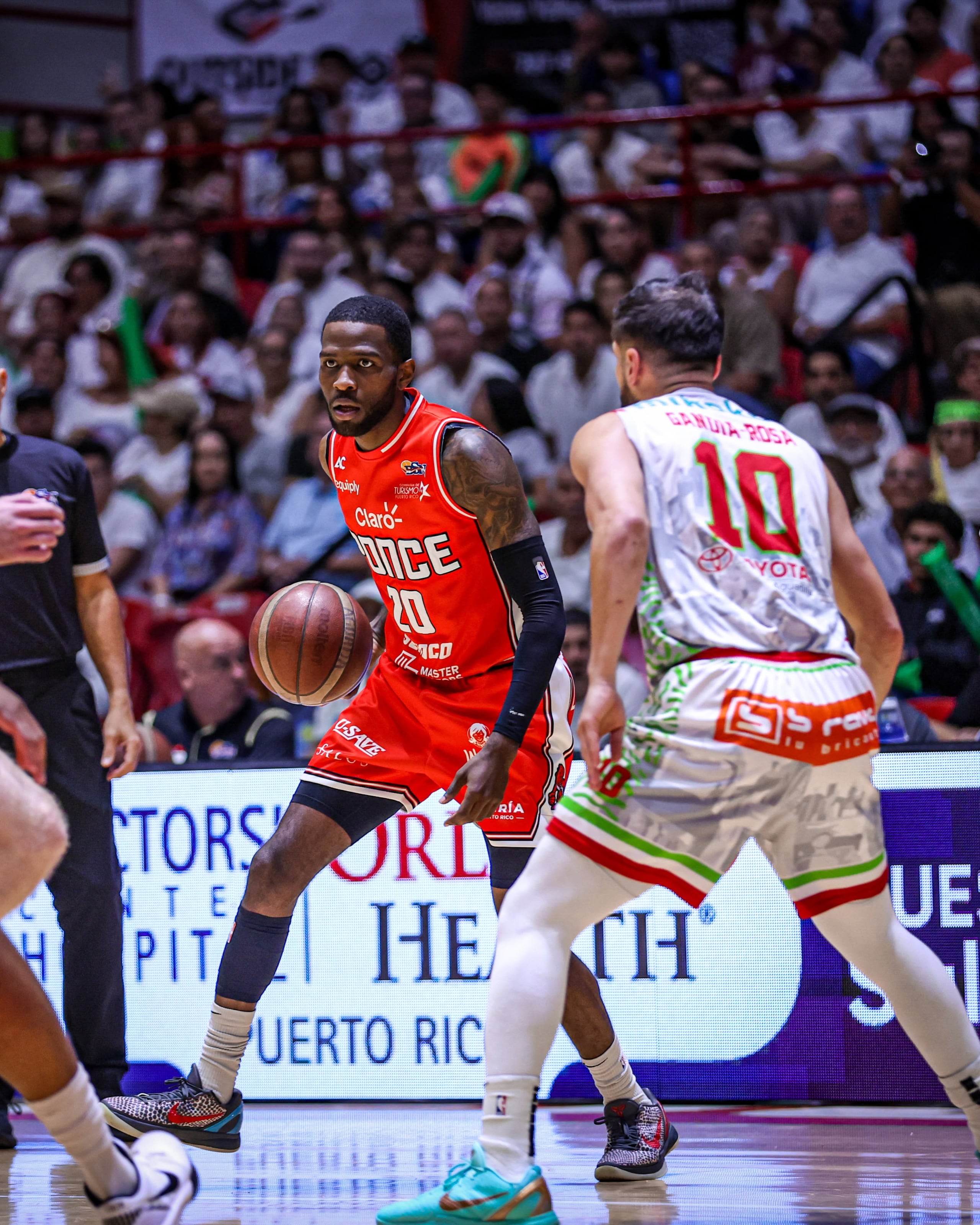 Jalen Crutcher fue uno de los héroes de los Leones en el partido.