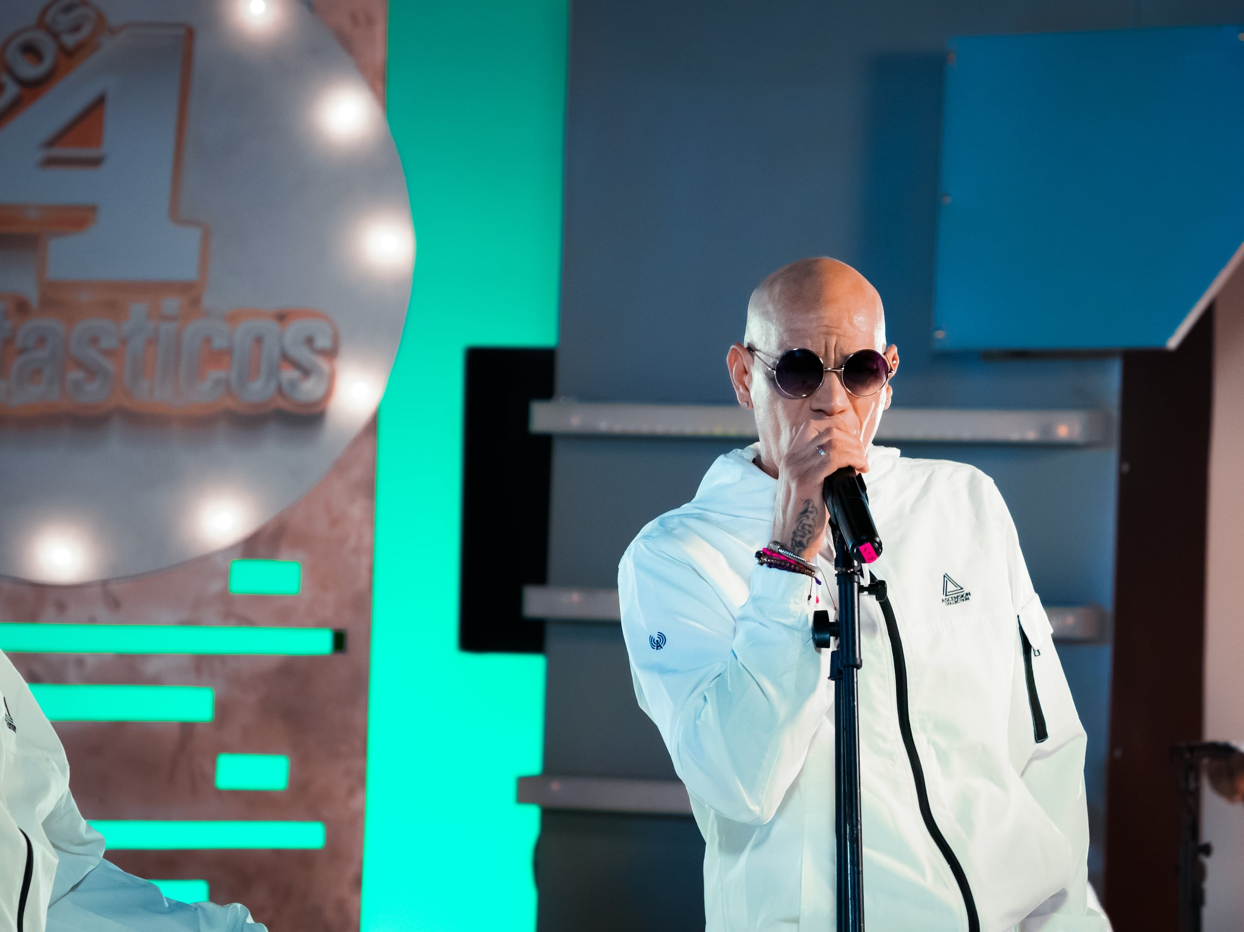 Los merengueros lanzaron un video honrando el icónico programa televisivo de Telemundo.