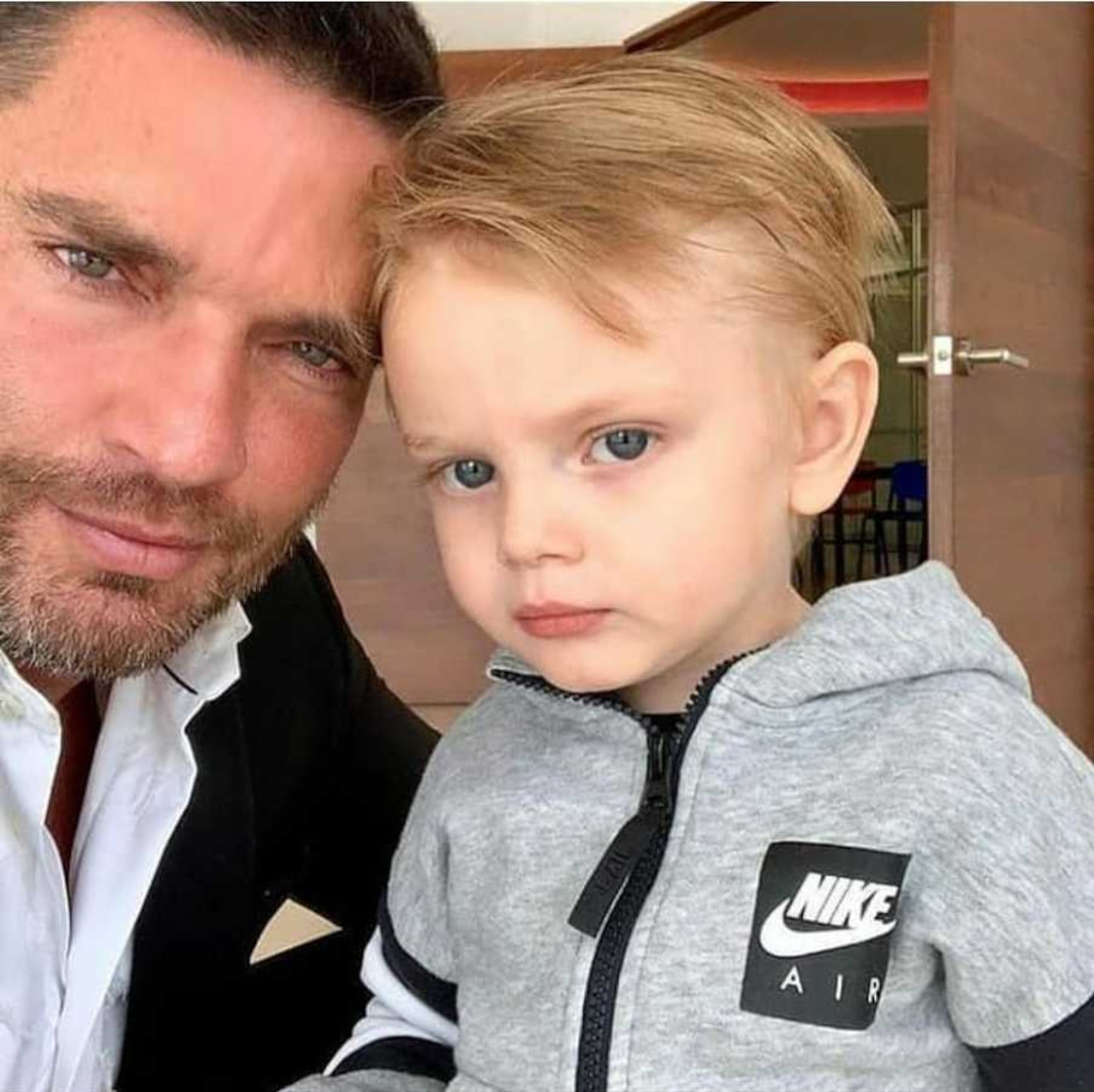 Julián Gil y su hijo, Matías en el 2020.