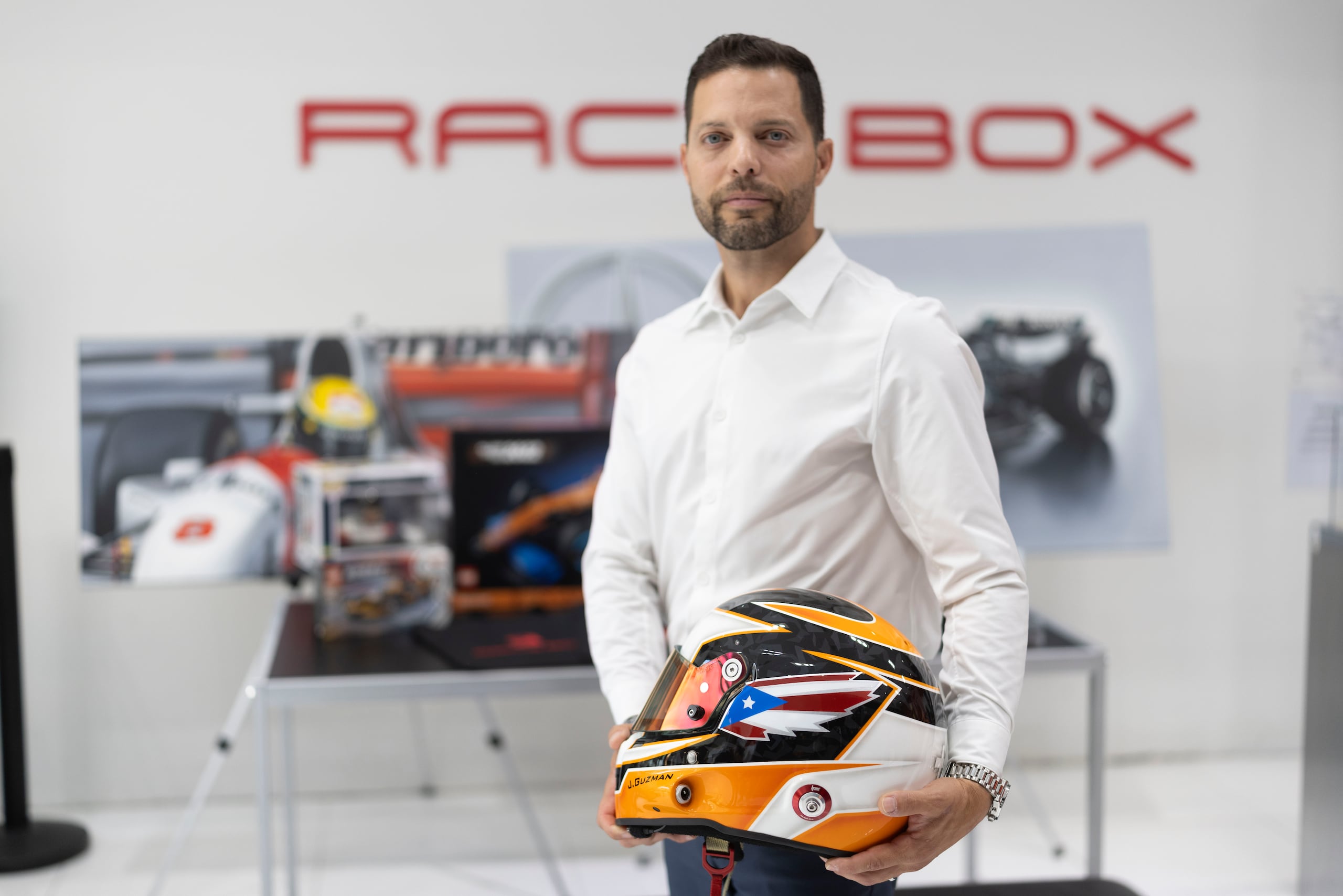 Jason Guzmán en la entrevista con Primera Hora en la tienda RaceBox en el Mall of San Juan.