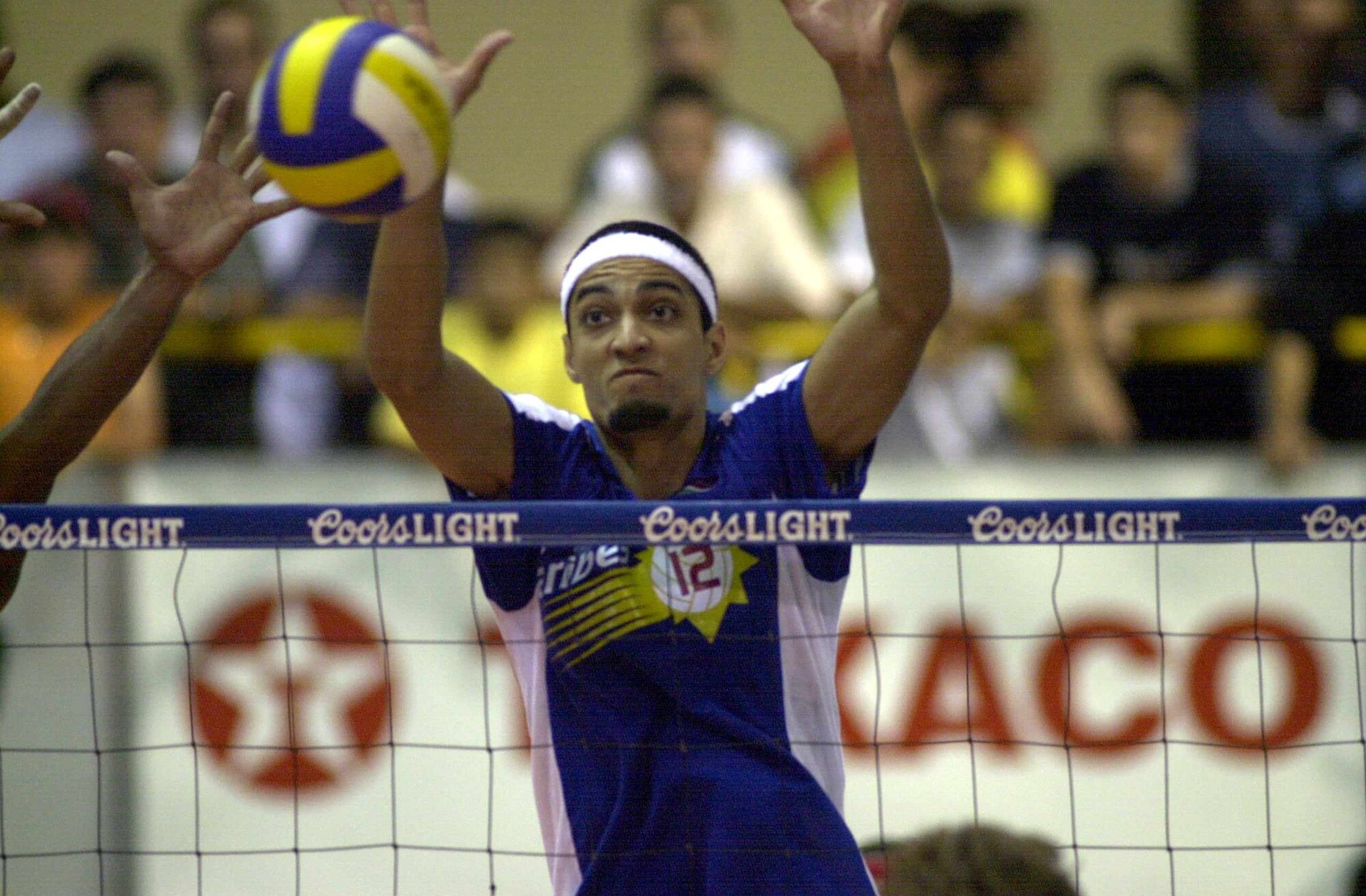 'Encaramao', Héctor 'Picky' Soto en uniforme de los Caribes de San Sebastián en los 2,000.