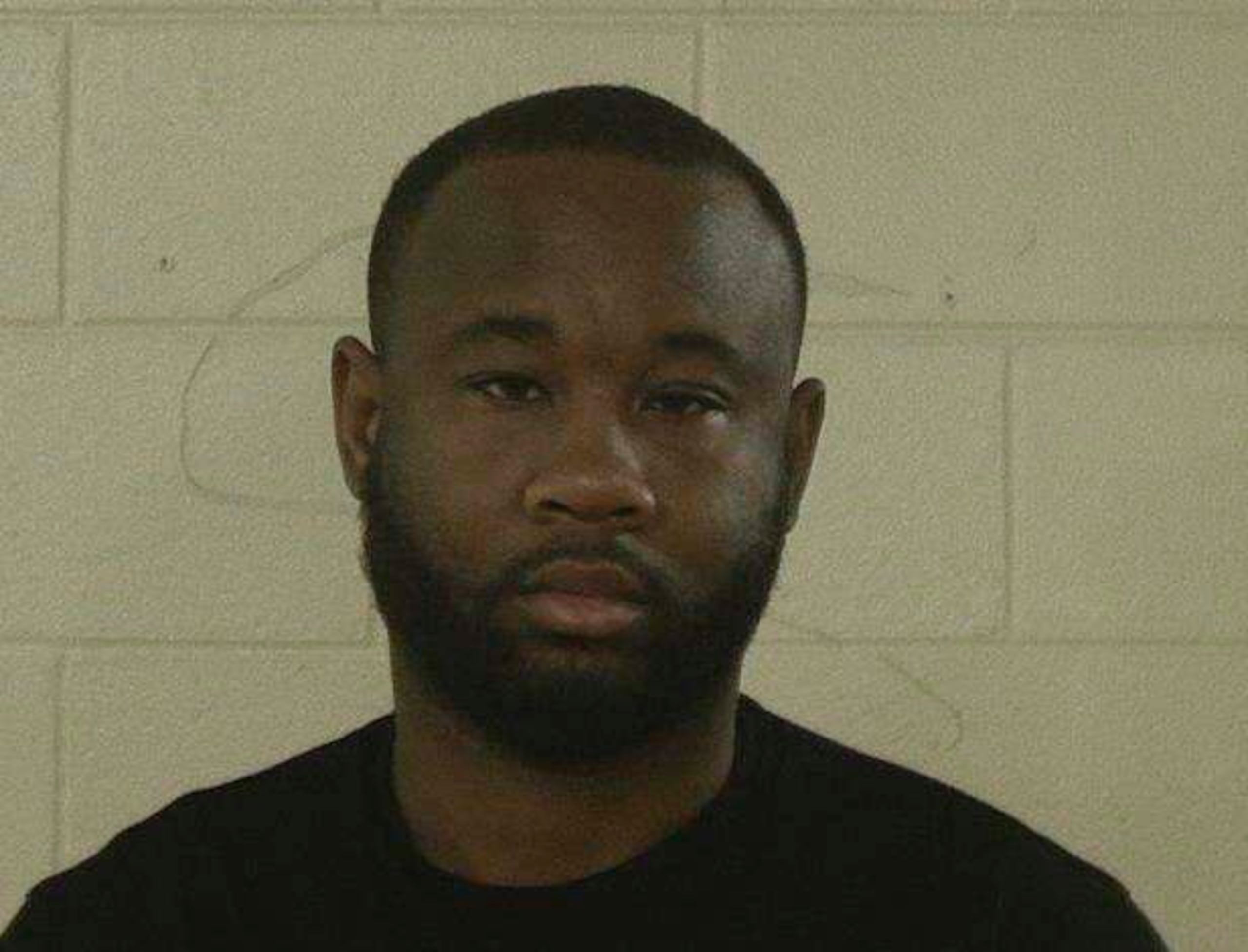 Esta foto de fichaje, proporcionada por la Oficina del Alguacil del Condado de Liberty, muestra al sargento Quornelius Radford, quien está acusado de disparar a varios soldados en Fort Stewart, Georgia.