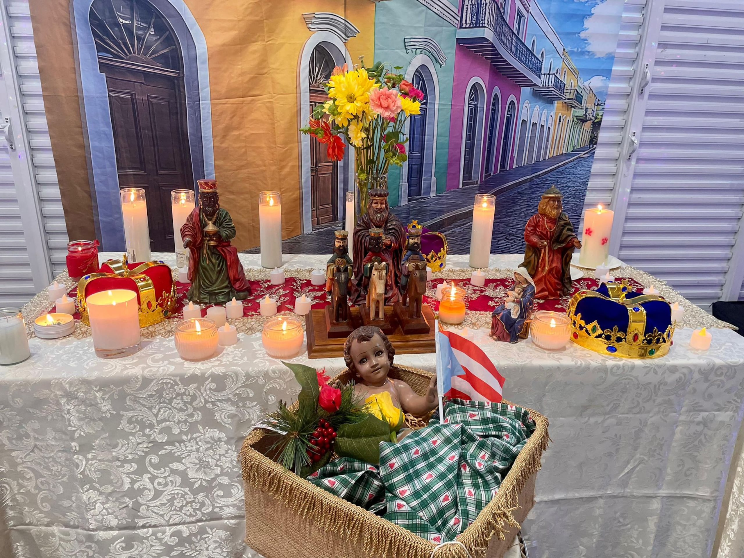 En casa de Nilsa Padilla, en Toa Baja, también se celebra la Promesa de Reyes para agradecer las peticiones cumplidas y para que no se pierda la tradición.