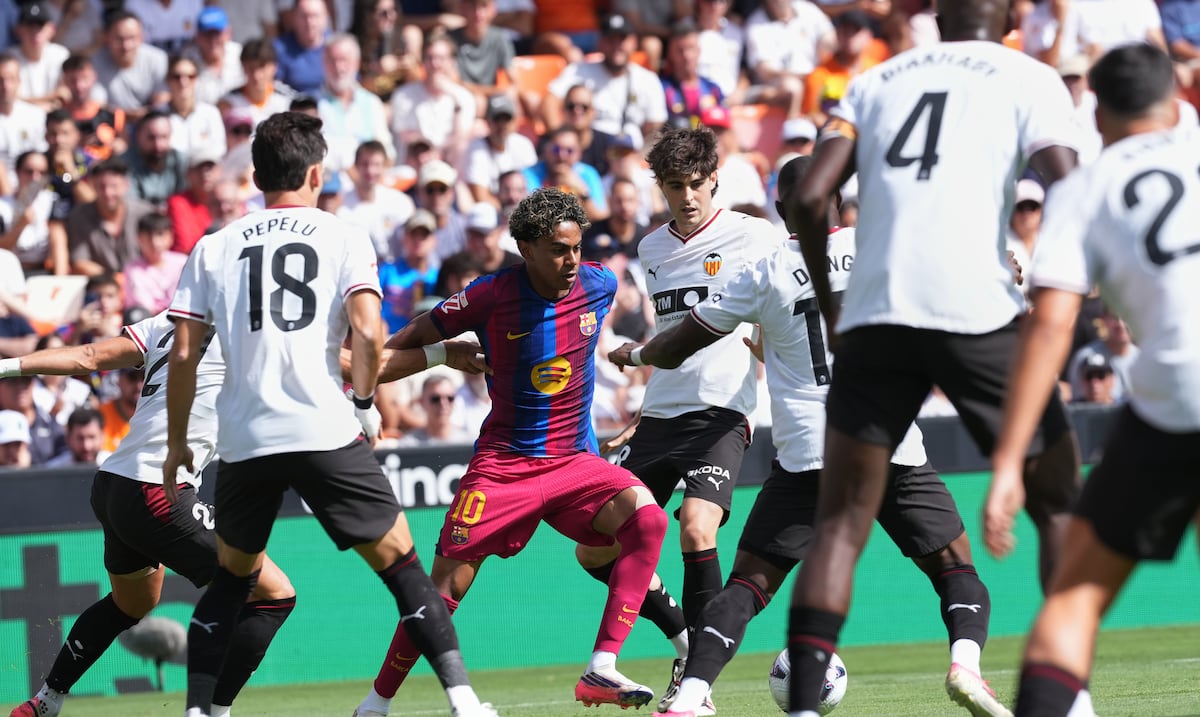 Un Barcelona en plan arrollador se mantuvo perfecto en el arranque de La Liga española al imponerse con comodi