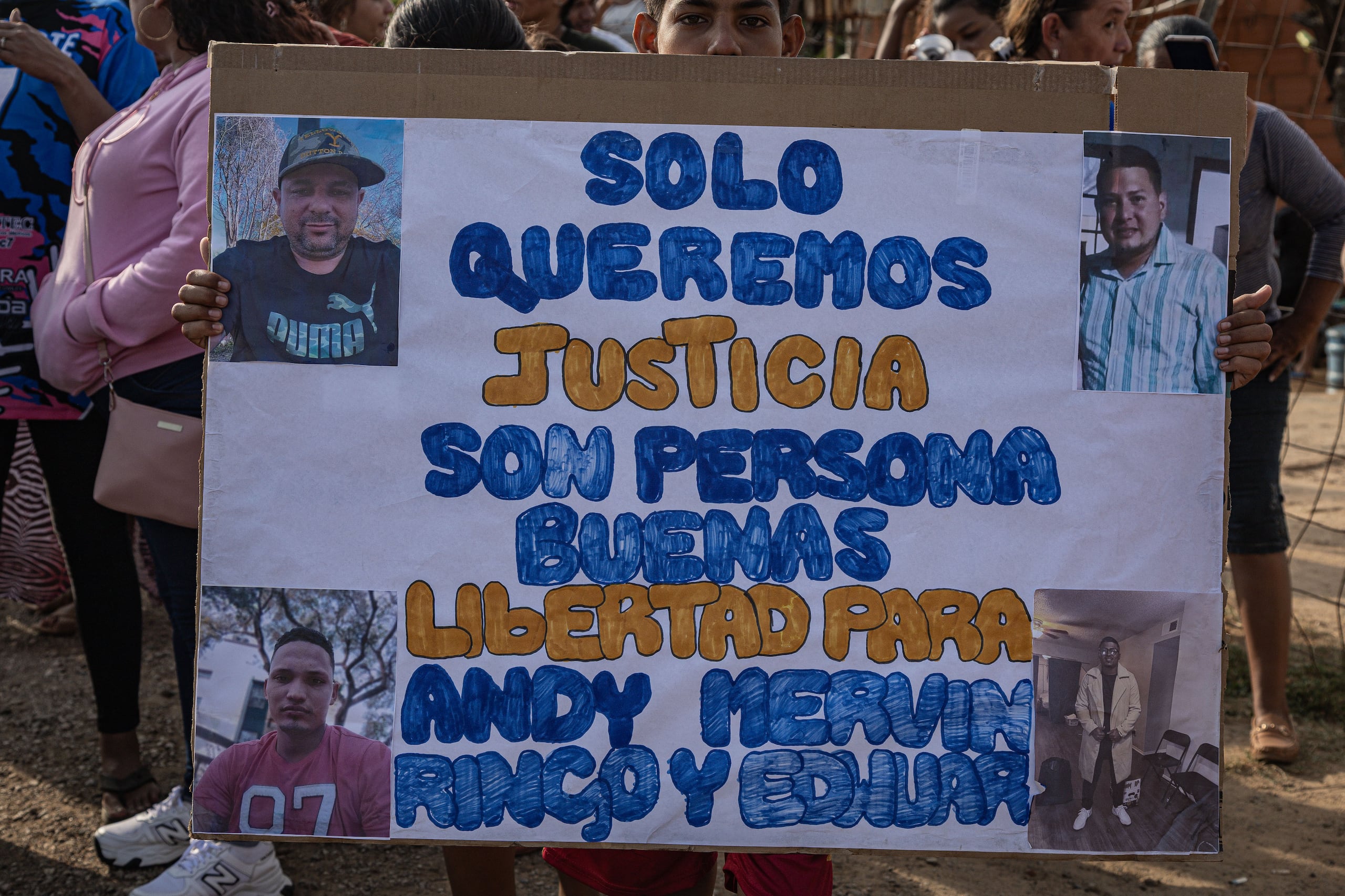 Familiares protestaron en Maracaibo, capital del venezolano estado Zulia, para exigir que los migrantes encarcelados en territorio salvadoreño sean enviados a la nación caribeña.