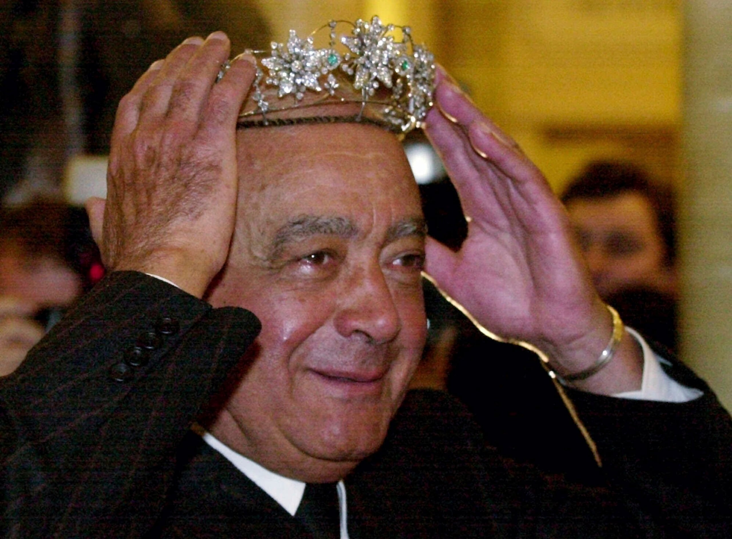 La Policía Metropolitana de Londres ha dicho que estaba al tanto de las acusaciones y que interrogó a Al Fayed en 2008 en relación con el abuso sexual de una niña de 15 años.