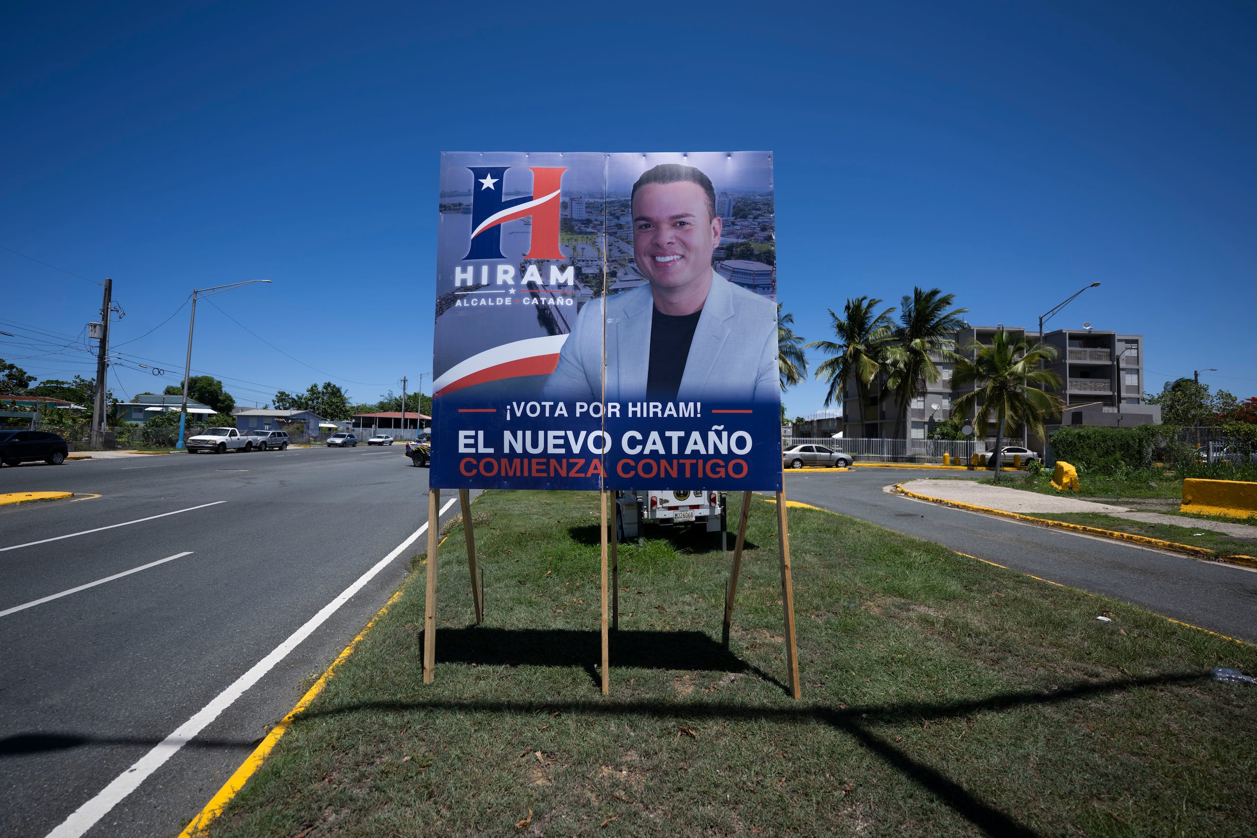 Afiche de la candidatura del secretario del DACO, Hiram Torres Montalvo, para la alcaldía de Cataño. FOTO POR: Carlos Rivera Giusti/GFR Media