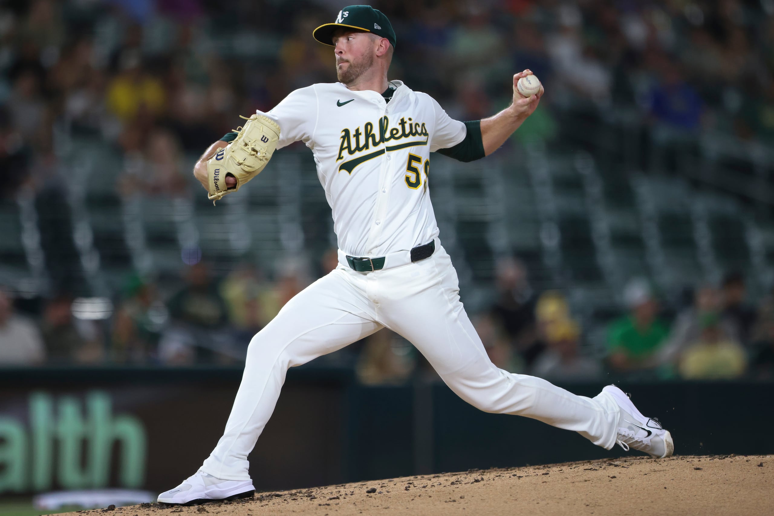 Jeffrey Springs, abridor de los Atléticos, hace un lanzamiento ante los Astros de Houston, el martes 23 de septiembre de 2025 (AP Foto/Scott Marshall)